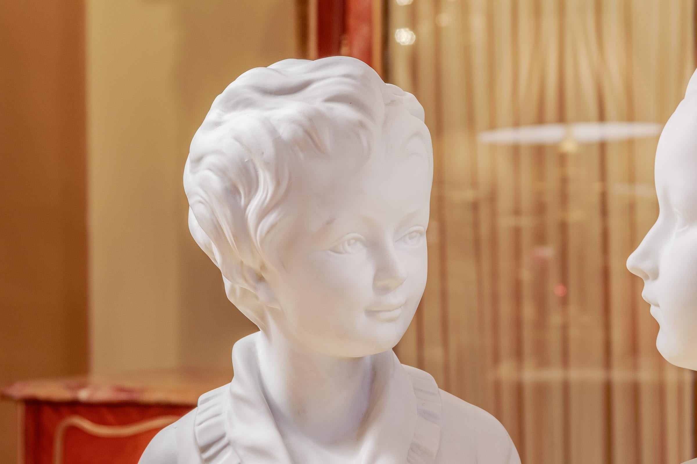 Belle Époque Bellissima coppia di busti in porcellana francese Limoges della fine del XIX secolo su Sevres in vendita