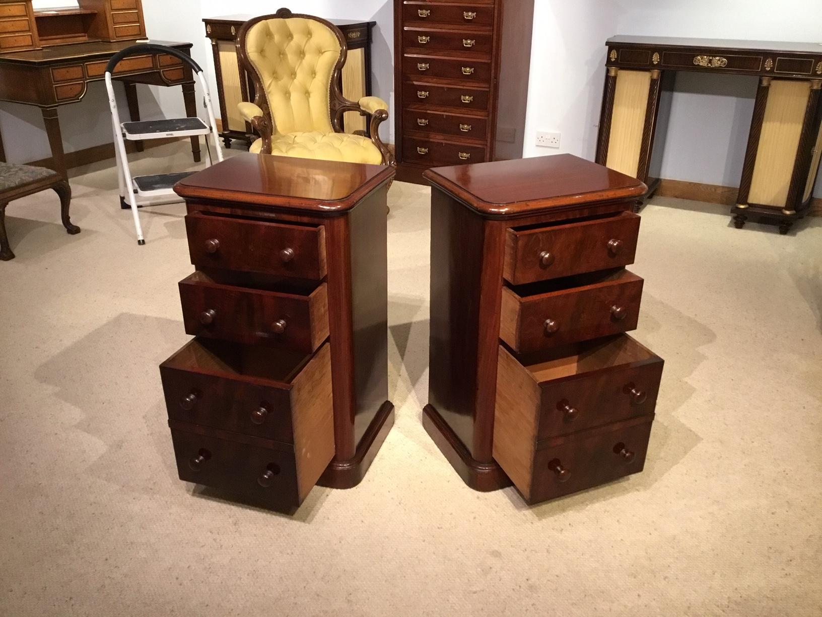 Beautiful Pair of Mahogany Victorian Period Bedside Chests 2