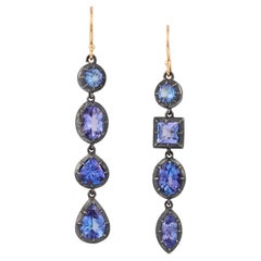 Belle paire de boucles d'oreilles en tanzanite multiformes