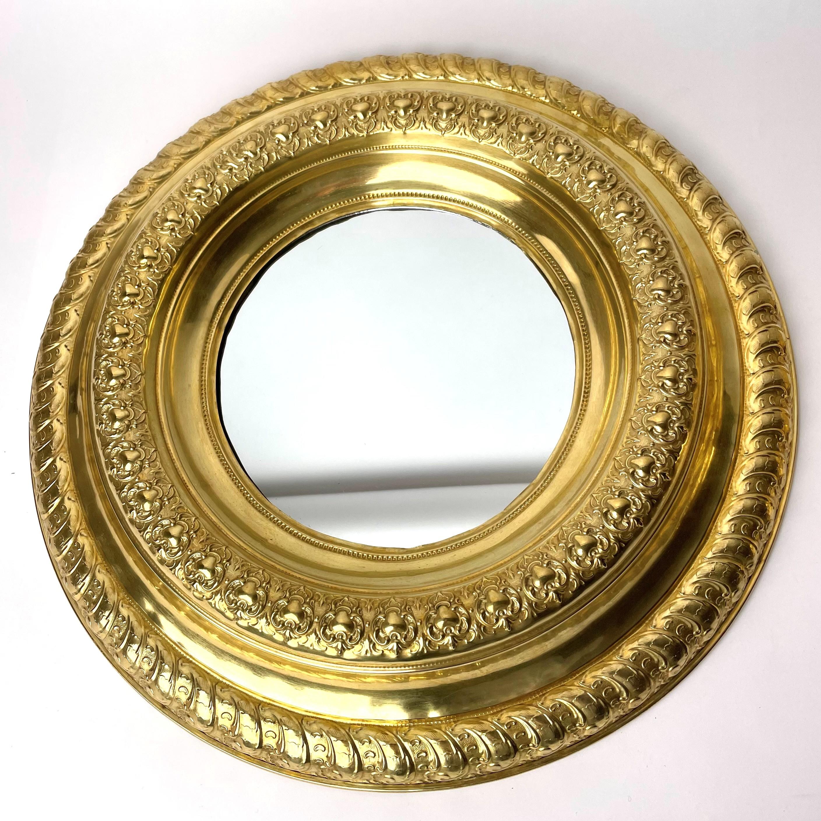 Beautiful Pair of Wall Mirrors in Brass from Late 19th Century In Good Condition For Sale In Knivsta, SE