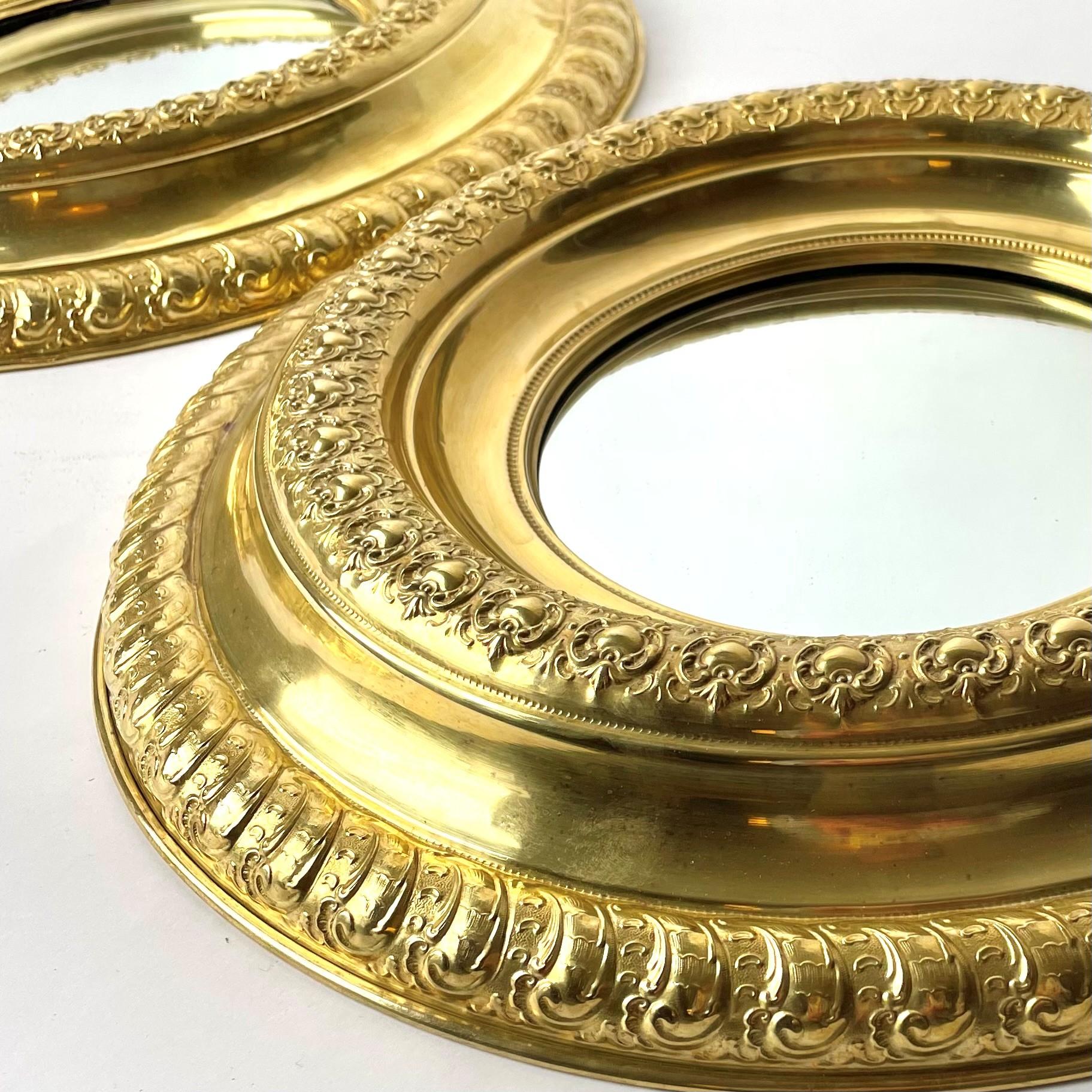 XIXe siècle Magnifique paire de miroirs muraux en laiton de la fin du 19e siècle en vente