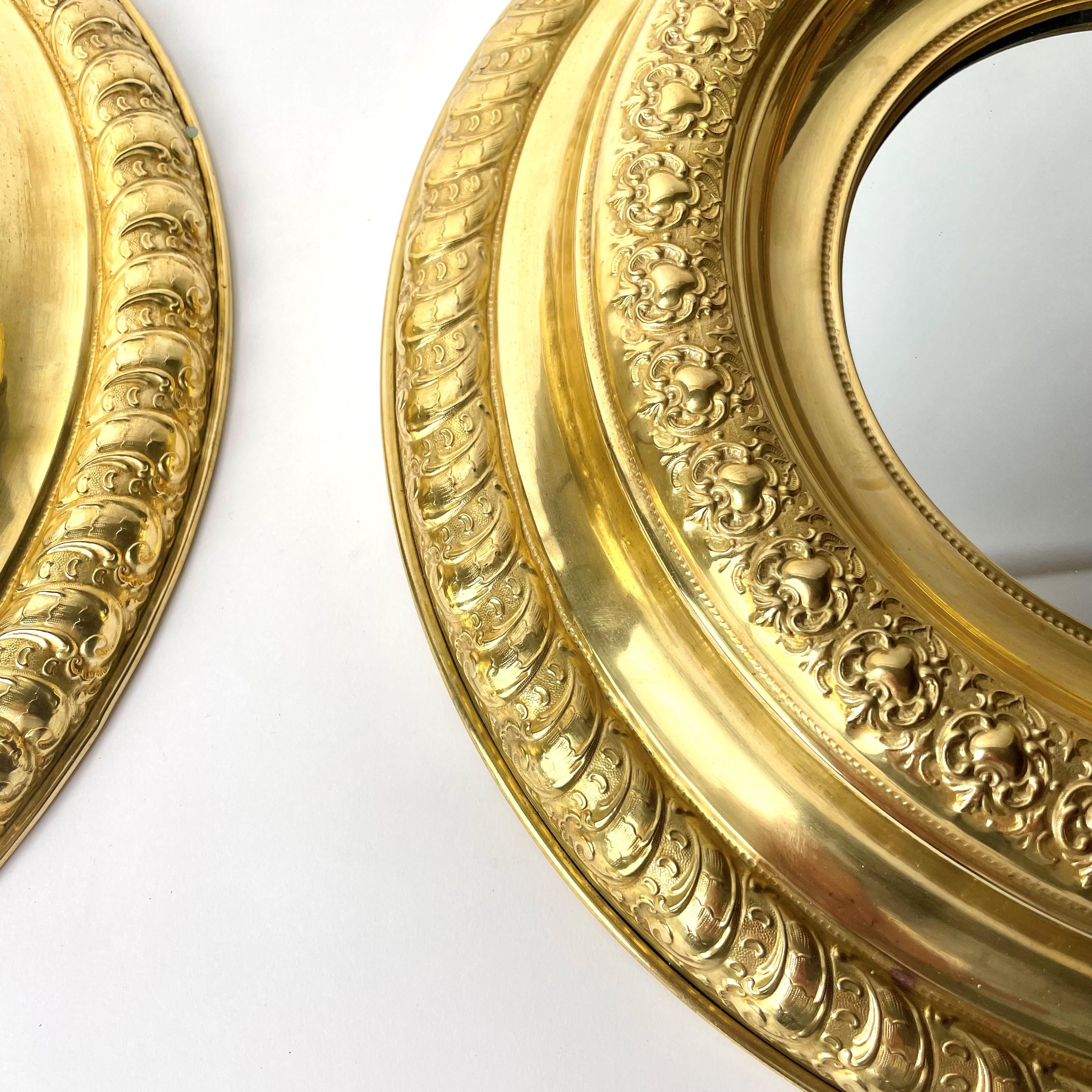 Beautiful Pair of Wall Mirrors in Brass from Late 19th Century For Sale 3