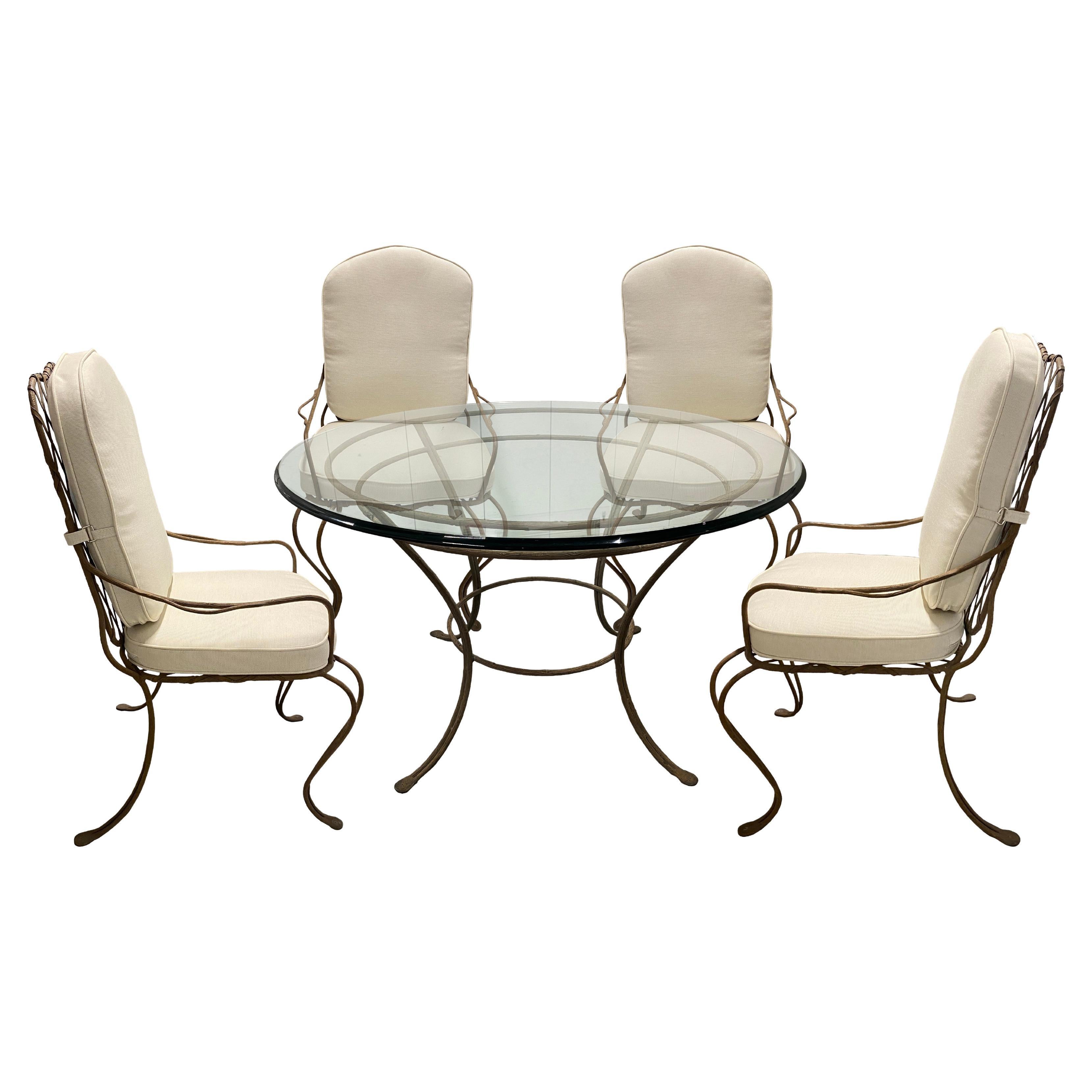 Un precioso juego de comedor Twig de Rose Tarlow