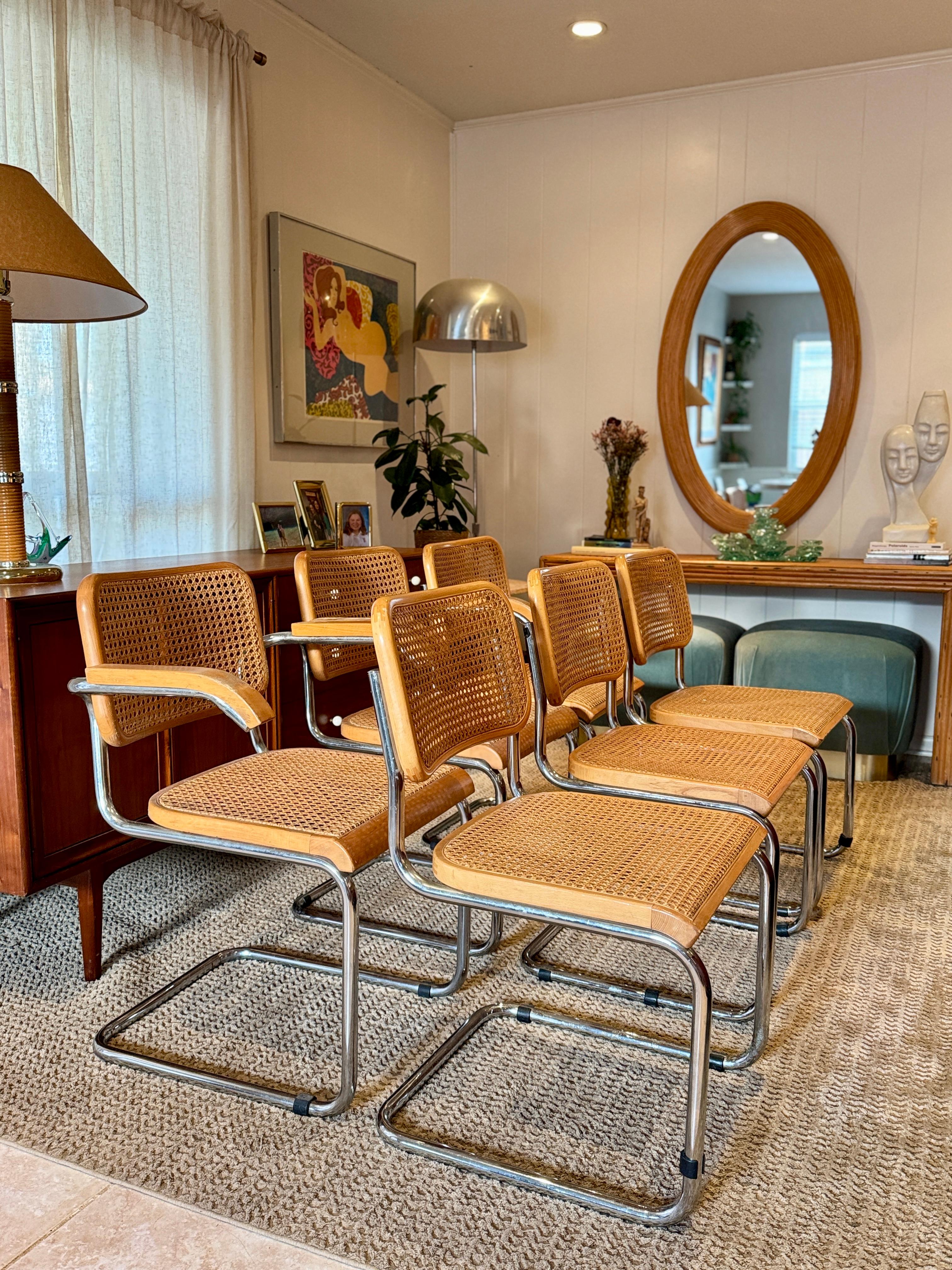 Un magnifique ensemble de 6 chaises iconiques CIRCA fabriquées par GFM, circa 1940s( ?) 6