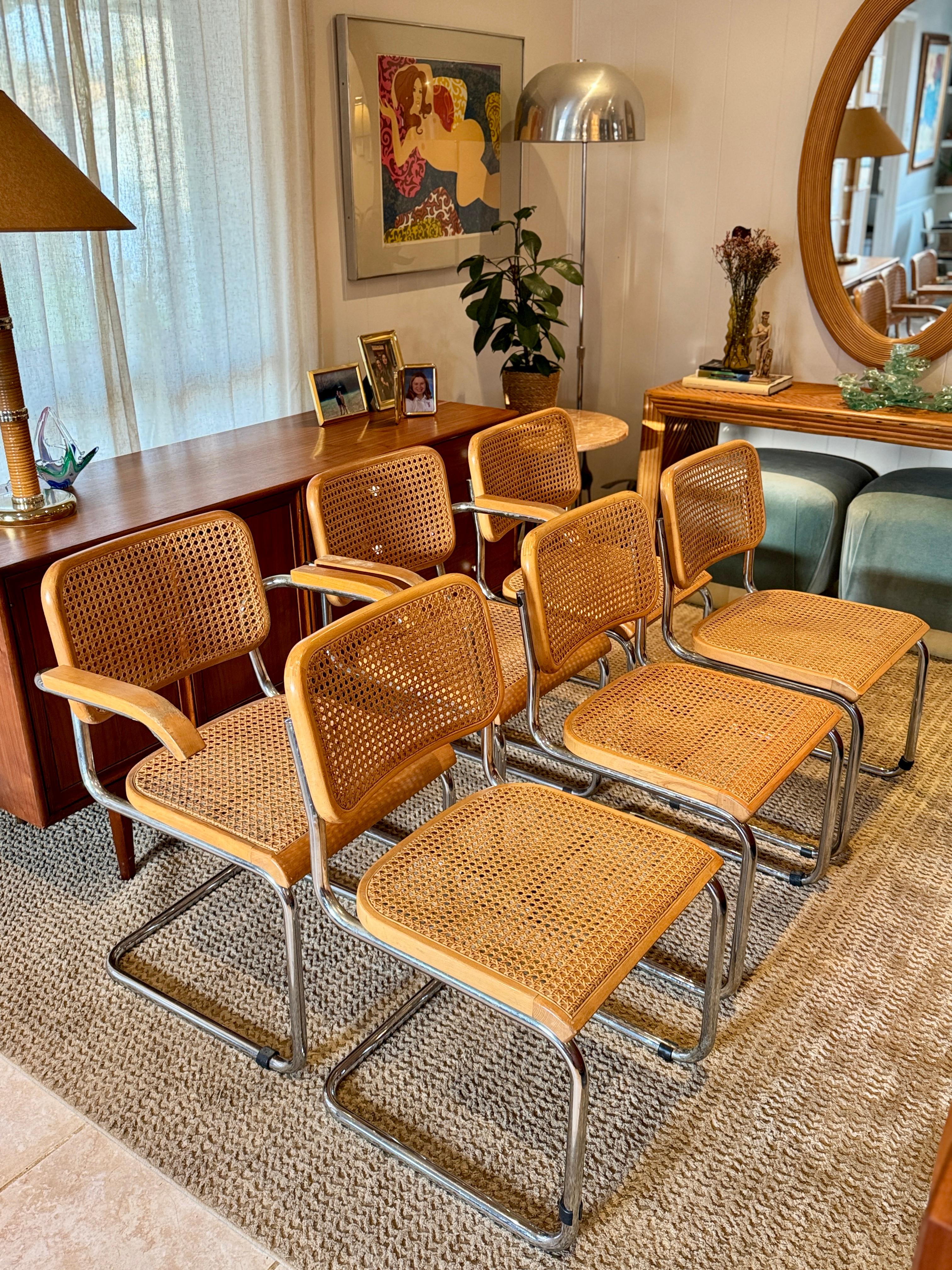 Un magnifique ensemble de 6 chaises iconiques CIRCA fabriquées par GFM, circa 1940s( ?) 7