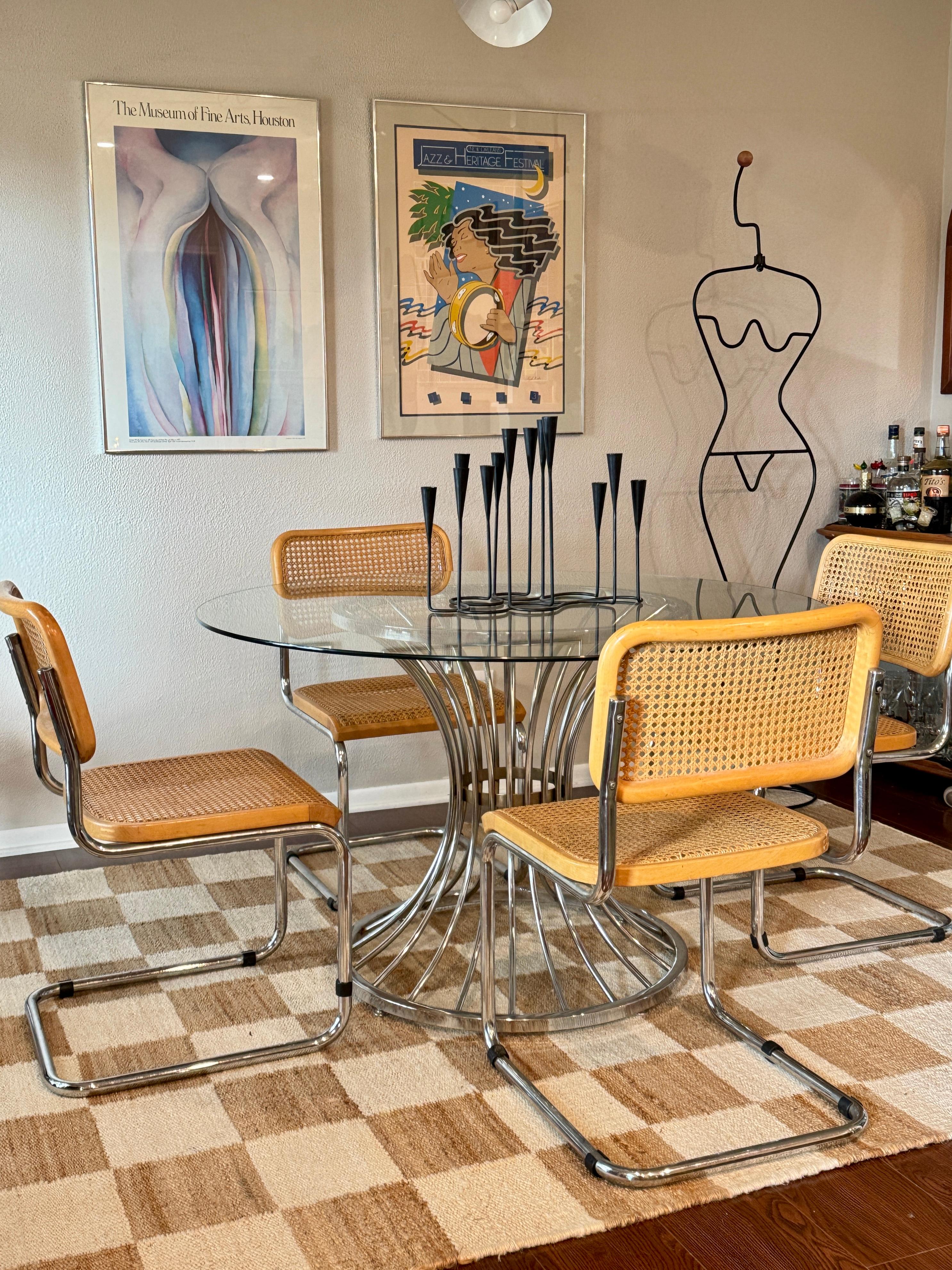 Mid-Century Modern Un magnifique ensemble de 6 chaises iconiques CIRCA fabriquées par GFM, circa 1940s( ?)
