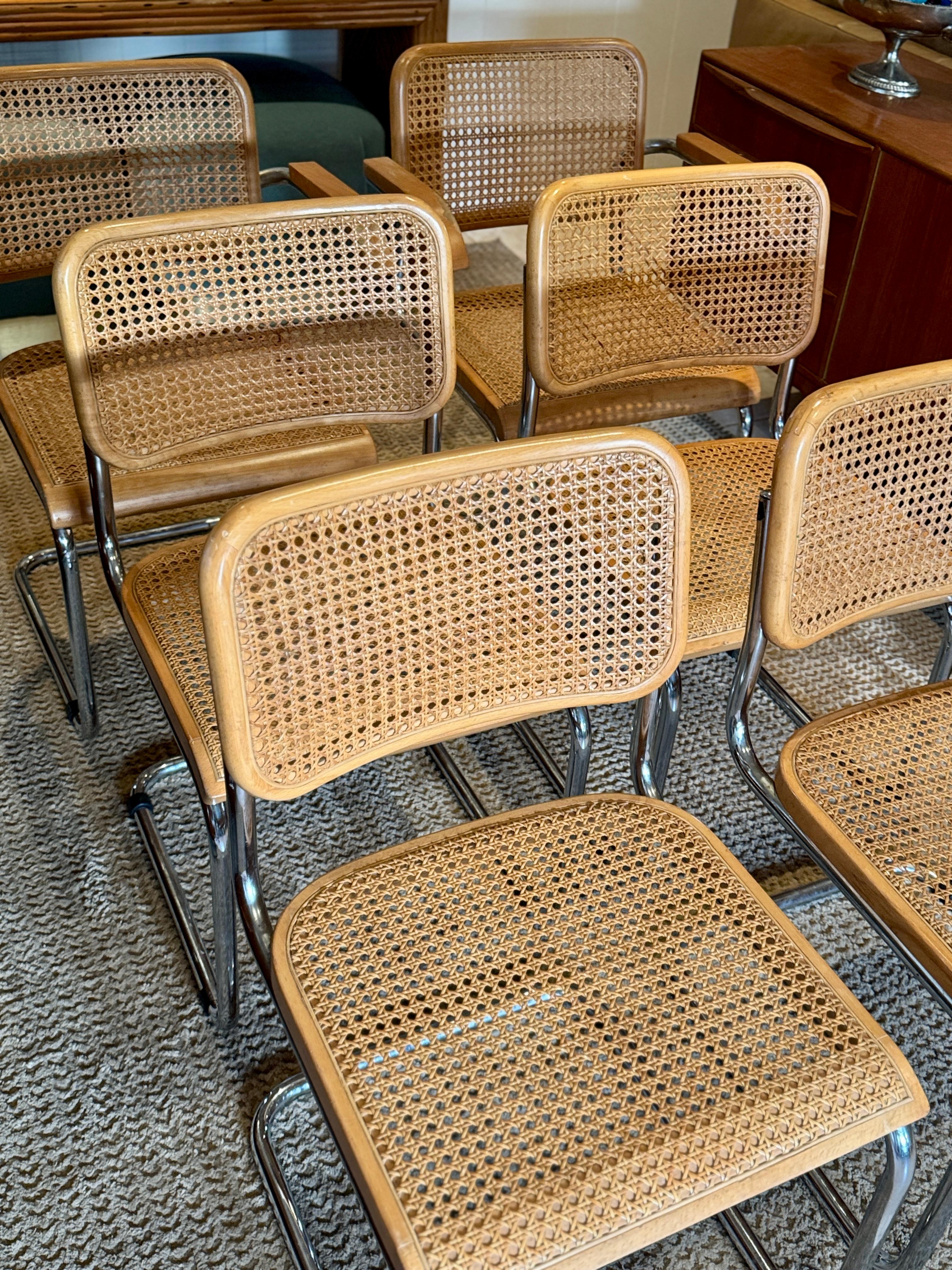 Milieu du XXe siècle Un magnifique ensemble de 6 chaises iconiques CIRCA fabriquées par GFM, circa 1940s( ?)