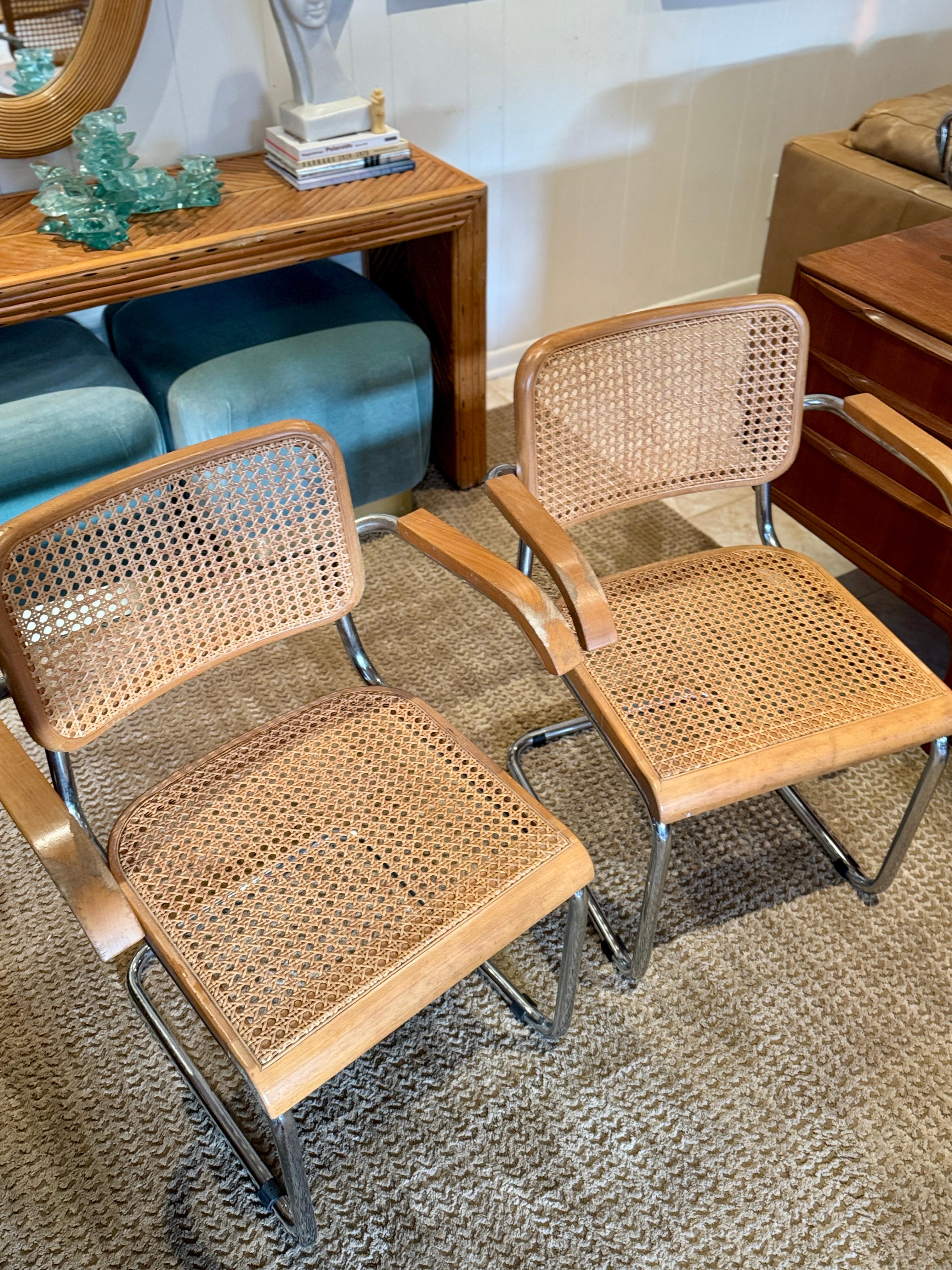 Un magnifique ensemble de 6 chaises iconiques CIRCA fabriquées par GFM, circa 1940s( ?) 2
