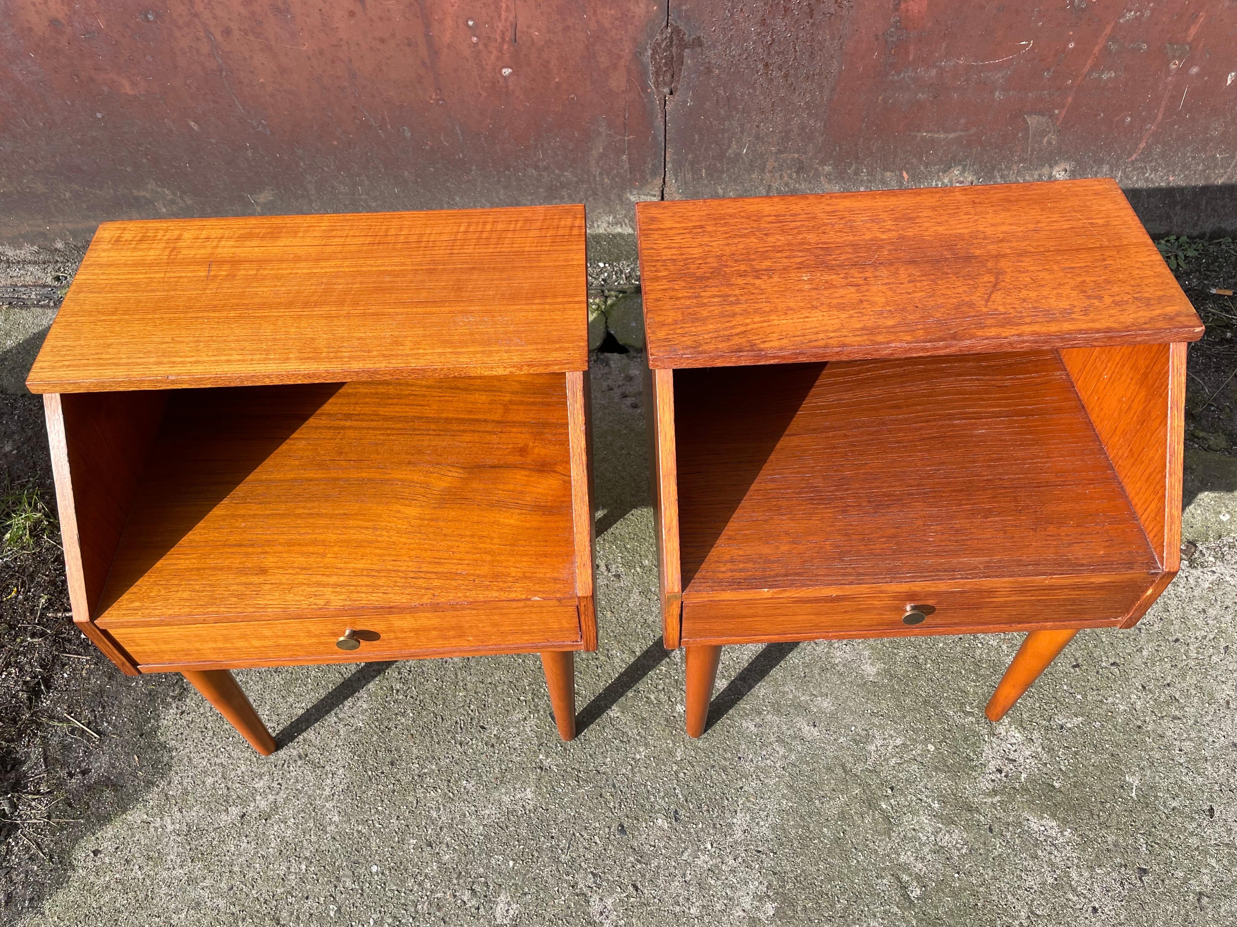 Beautiful Set of Classic Danish 1960s Teak Nightstands For Sale 5