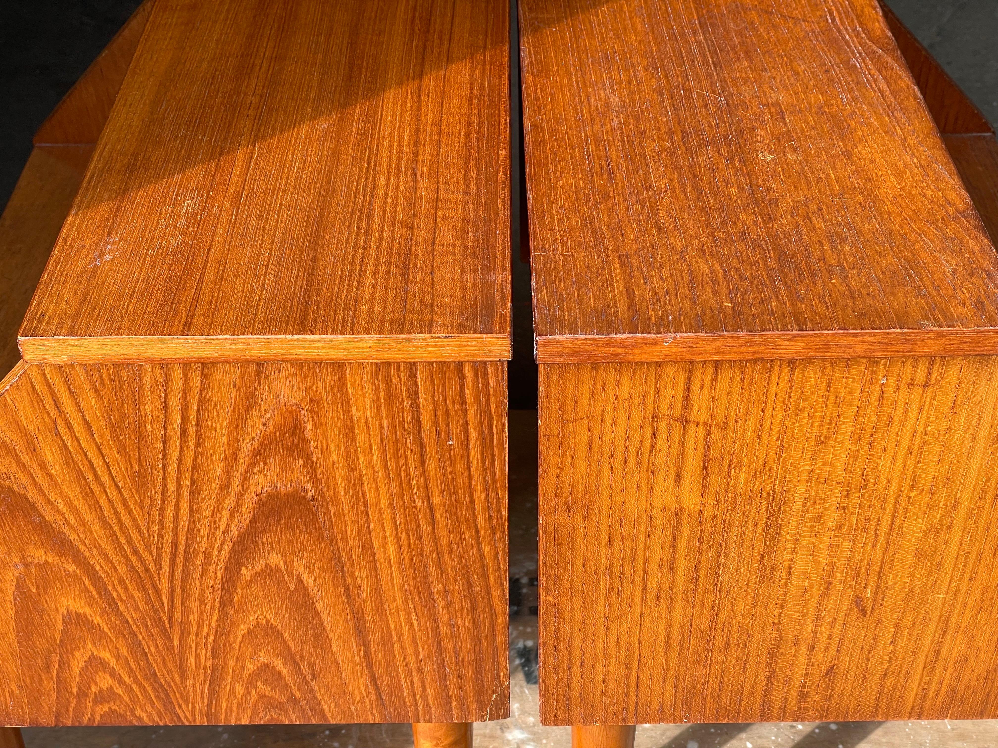 Beautiful Set of Classic Danish 1960s Teak Nightstands For Sale 6