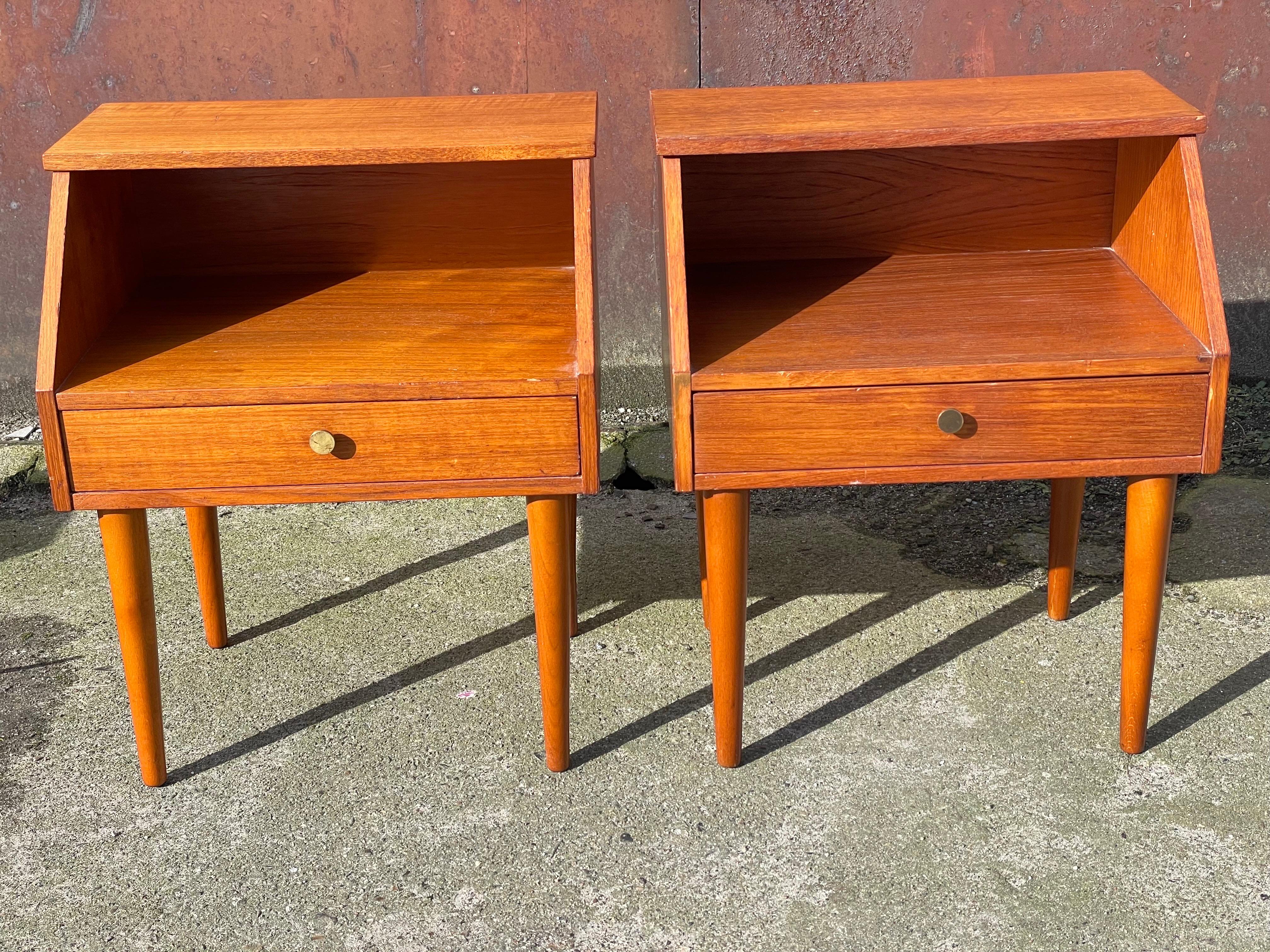 Beautiful Set of Classic Danish 1960s Teak Nightstands For Sale 1