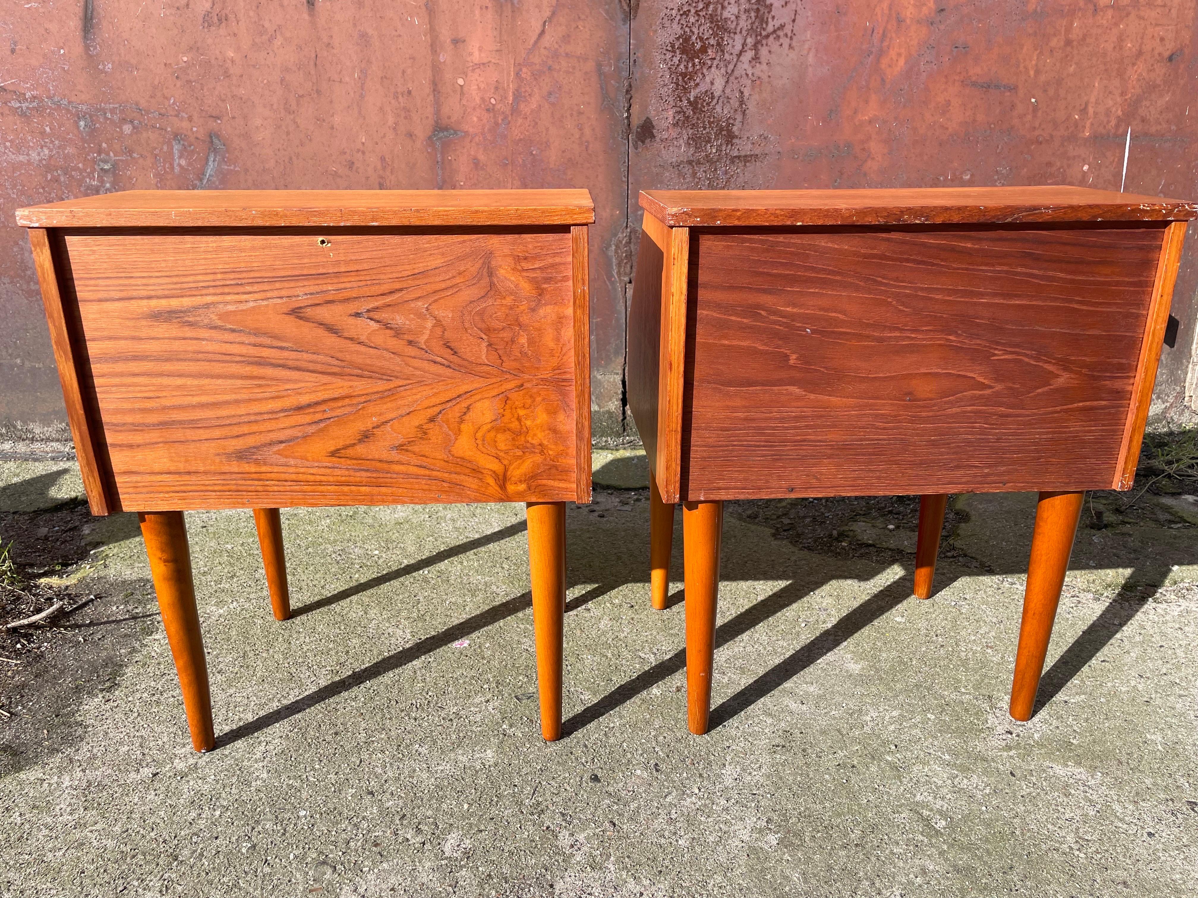 Beautiful Set of Classic Danish 1960s Teak Nightstands For Sale 2