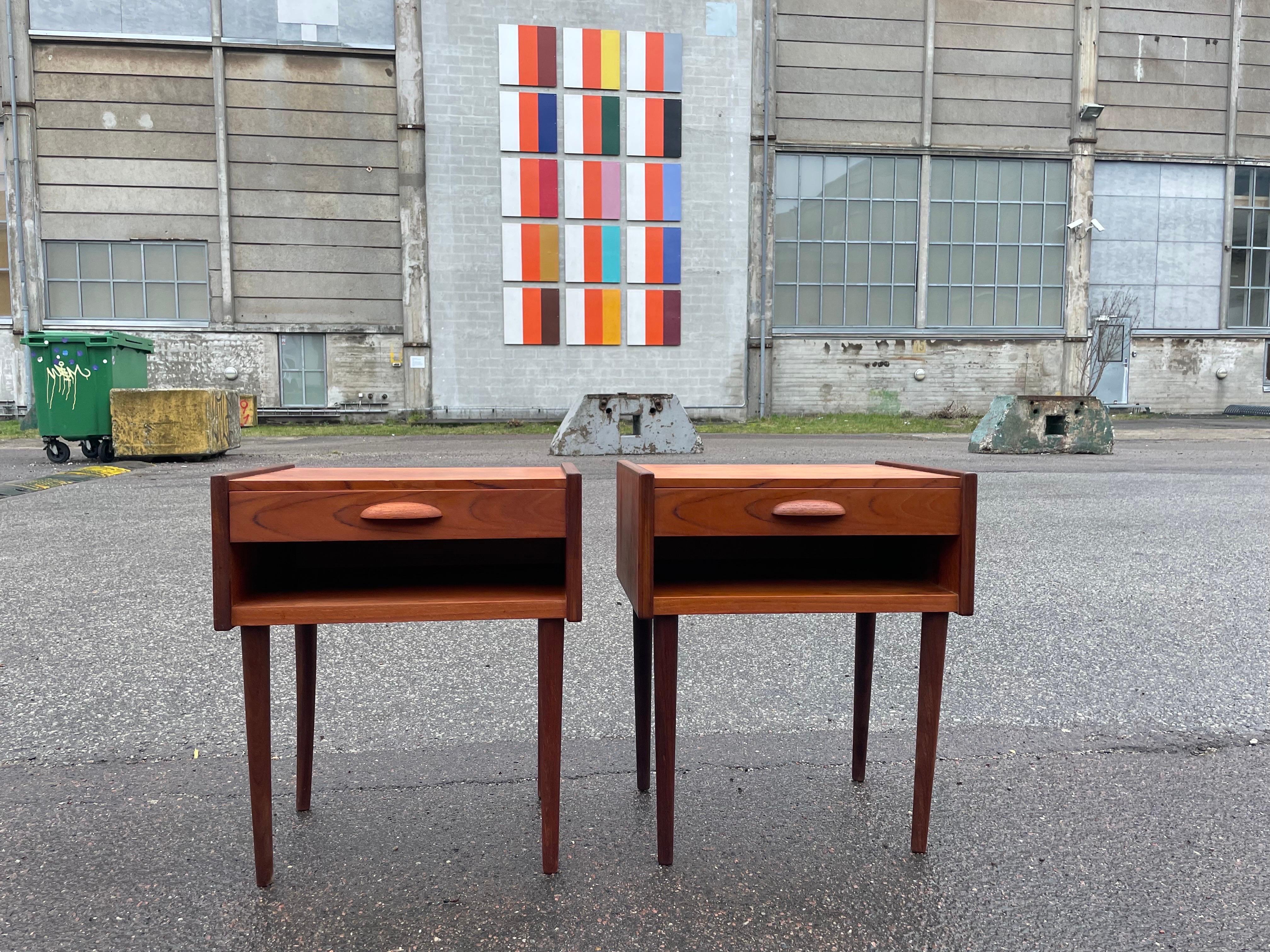 A beautiful set of Danish Mid century modern teak night stands from the 1960´s For Sale 5