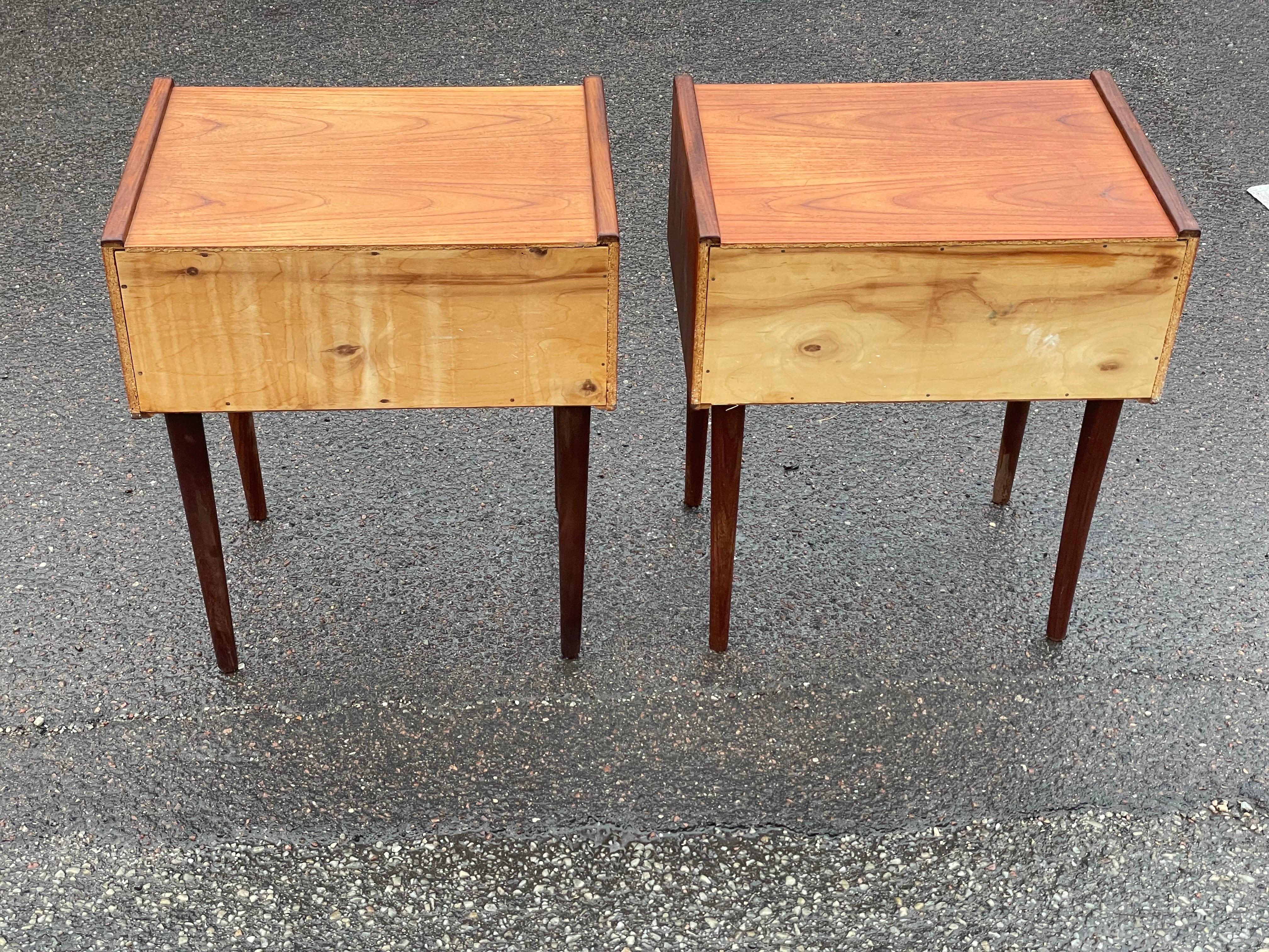 A beautiful set of Danish Mid century modern teak night stands from the 1960´s For Sale 3