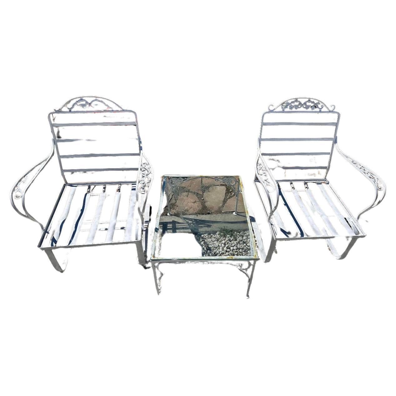 A beautiful set of rocking chairs plus matching coffee table with floral pattern For Sale