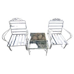 Retro A beautiful set of rocking chairs plus matching coffee table with floral pattern