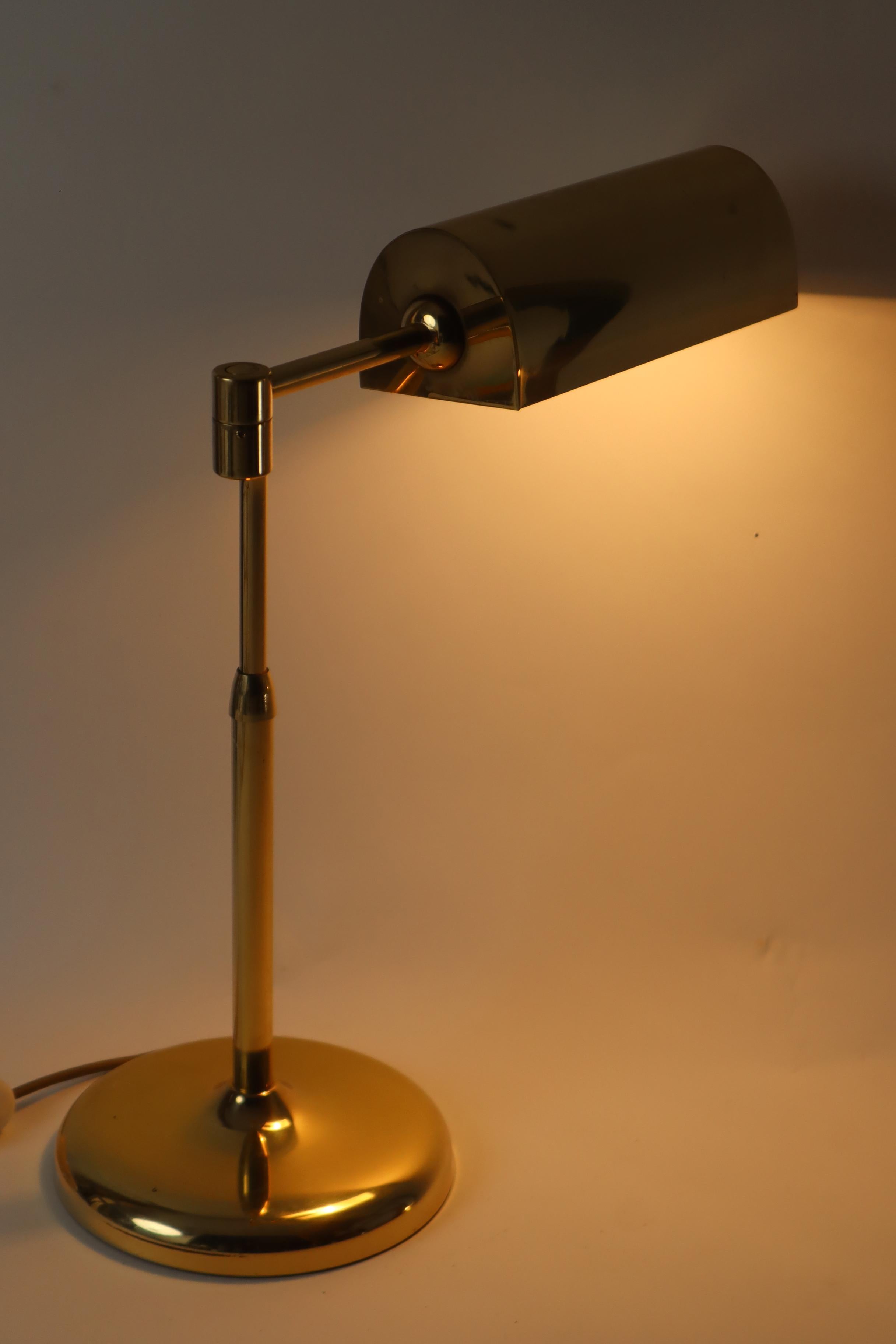 Lámpara de mesa de latón de Florian Schulz, años 70, Alemania. en venta 4