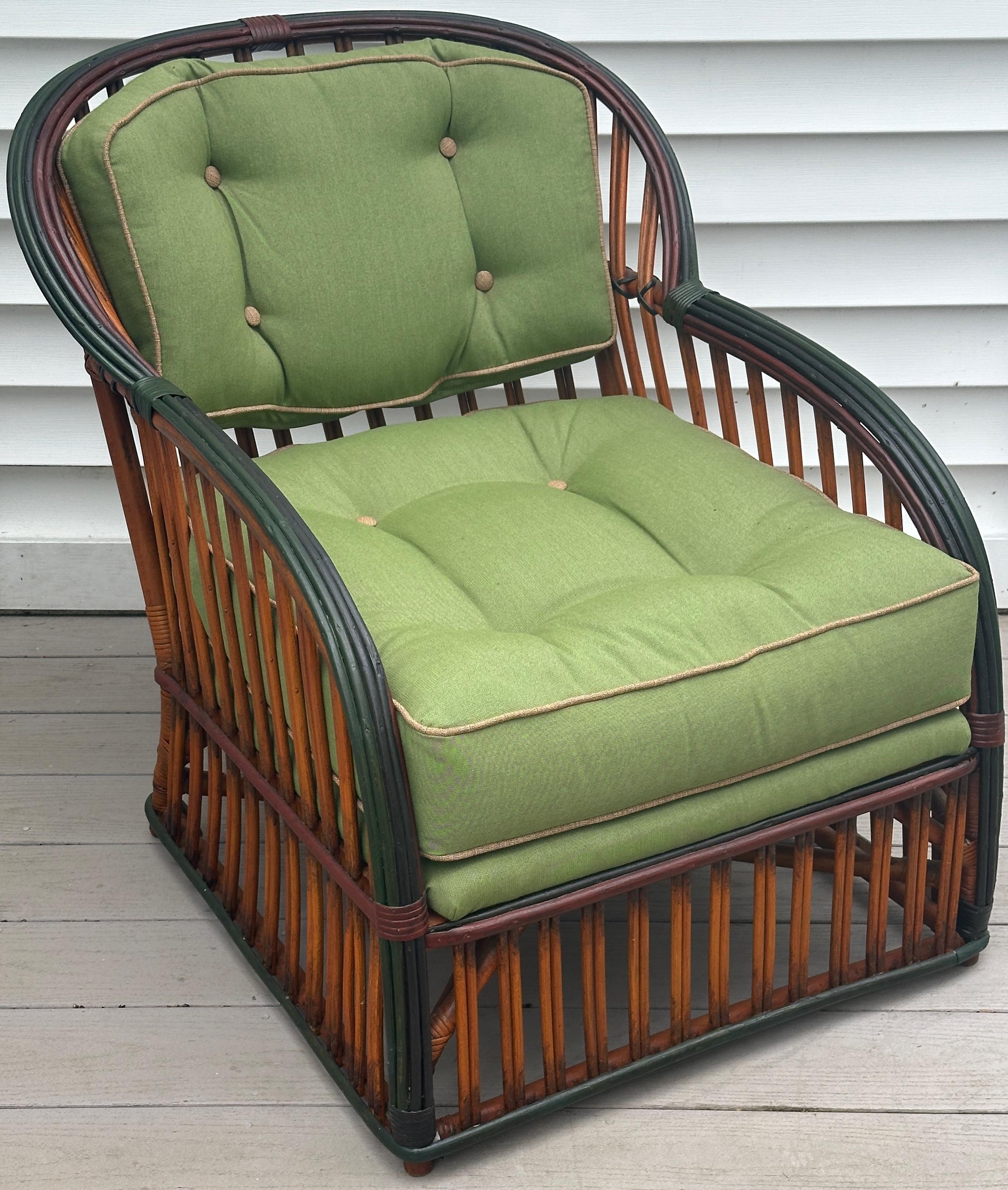 Una bellissima suite di tre pezzi abbinati di mobili in rattan con finitura naturale in vendita 2