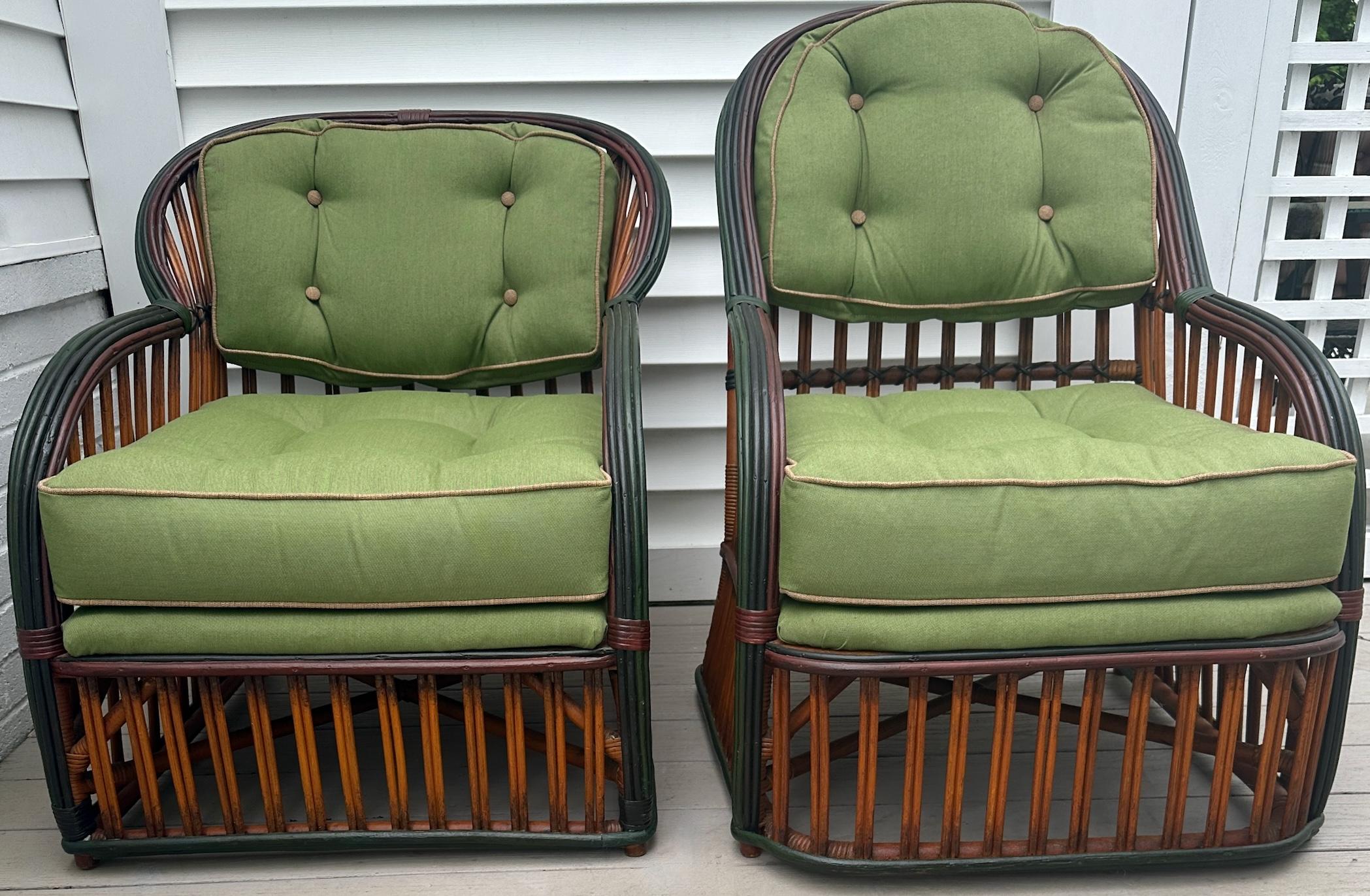 Inizio XX secolo Una bellissima suite di tre pezzi abbinati di mobili in rattan con finitura naturale in vendita