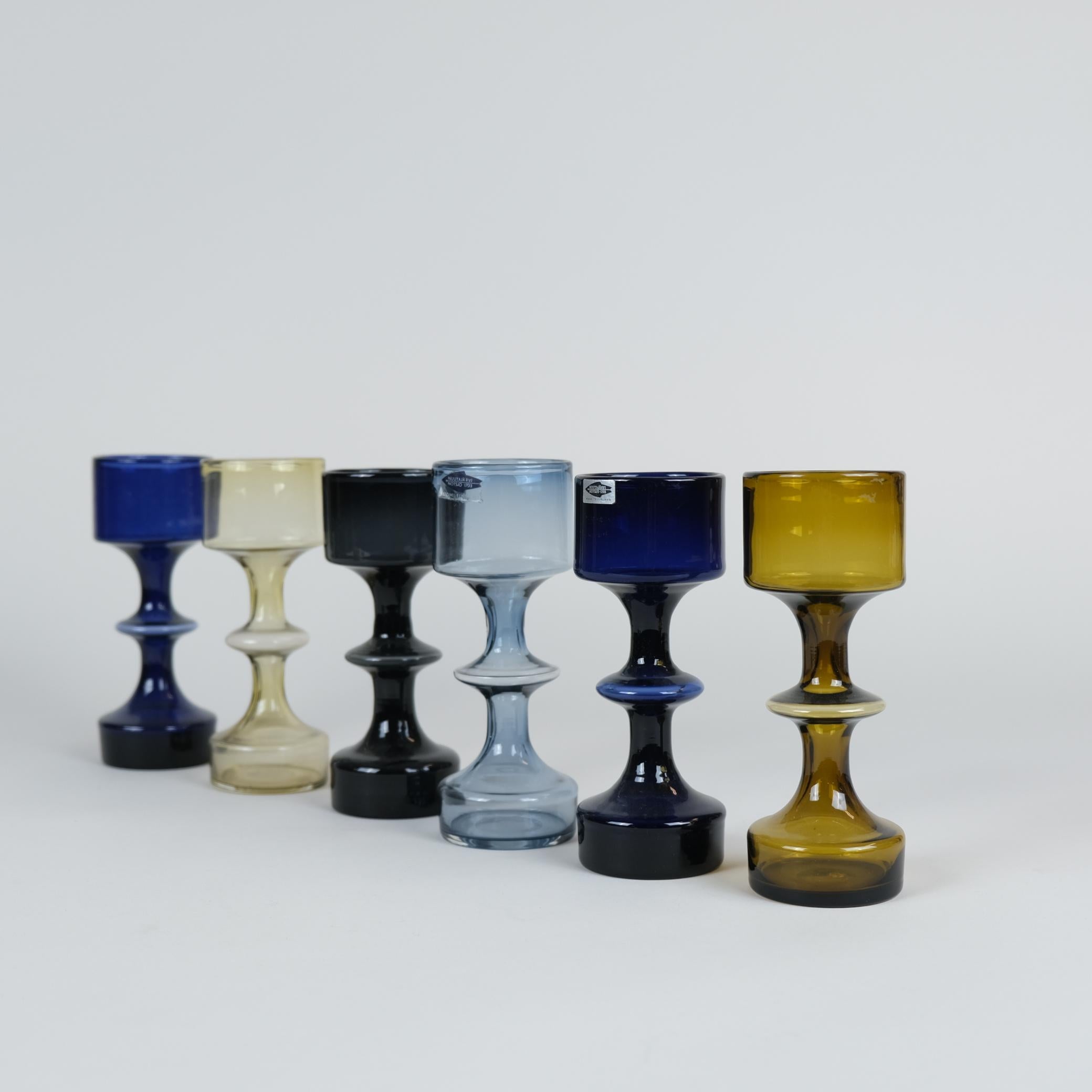 Metà XX secolo Un bellissimo vaso di sei vasi colorati di Kaj Franck, KF 245, Nuutajärvi 1957 in vendita