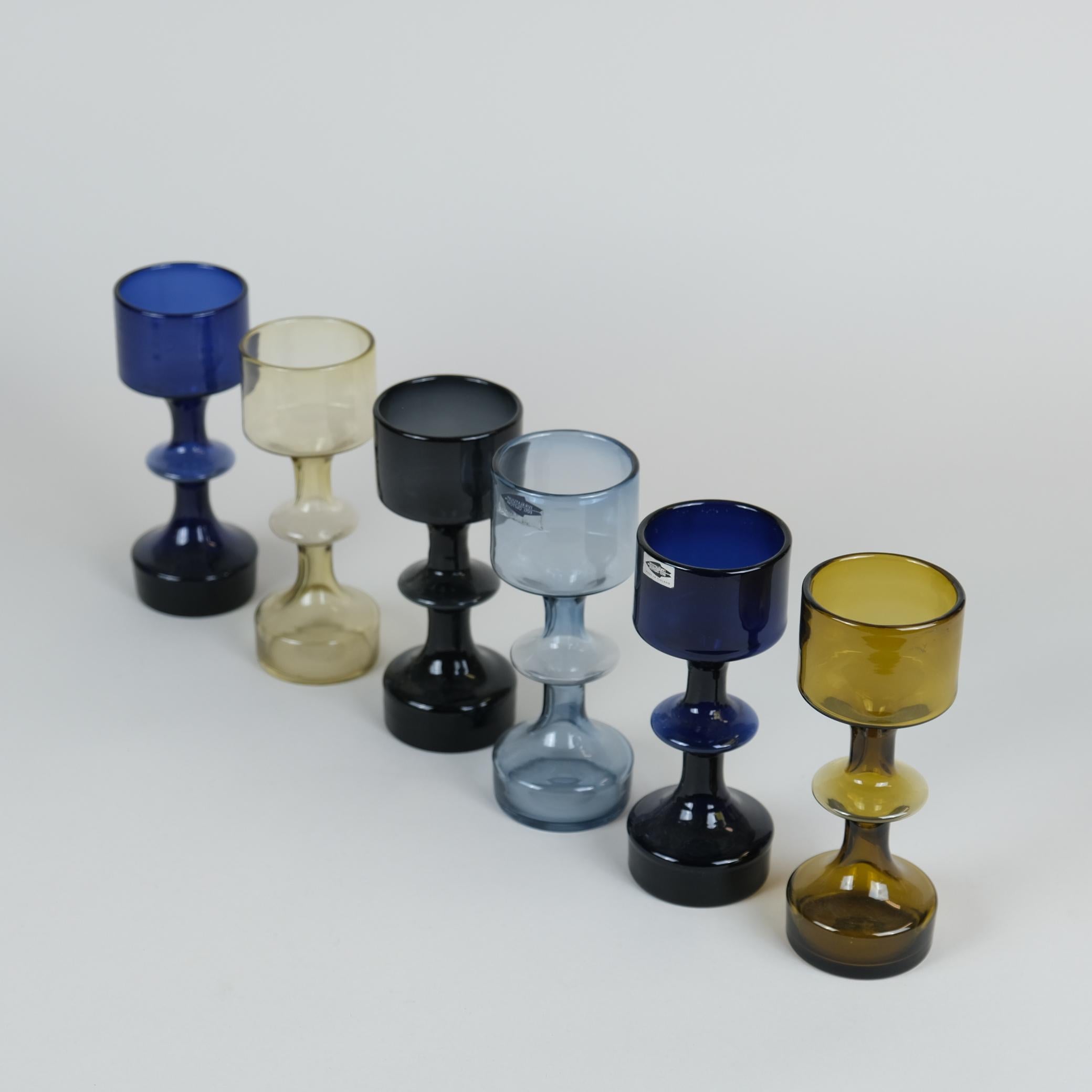 Vetro soffiato Un bellissimo vaso di sei vasi colorati di Kaj Franck, KF 245, Nuutajärvi 1957 in vendita