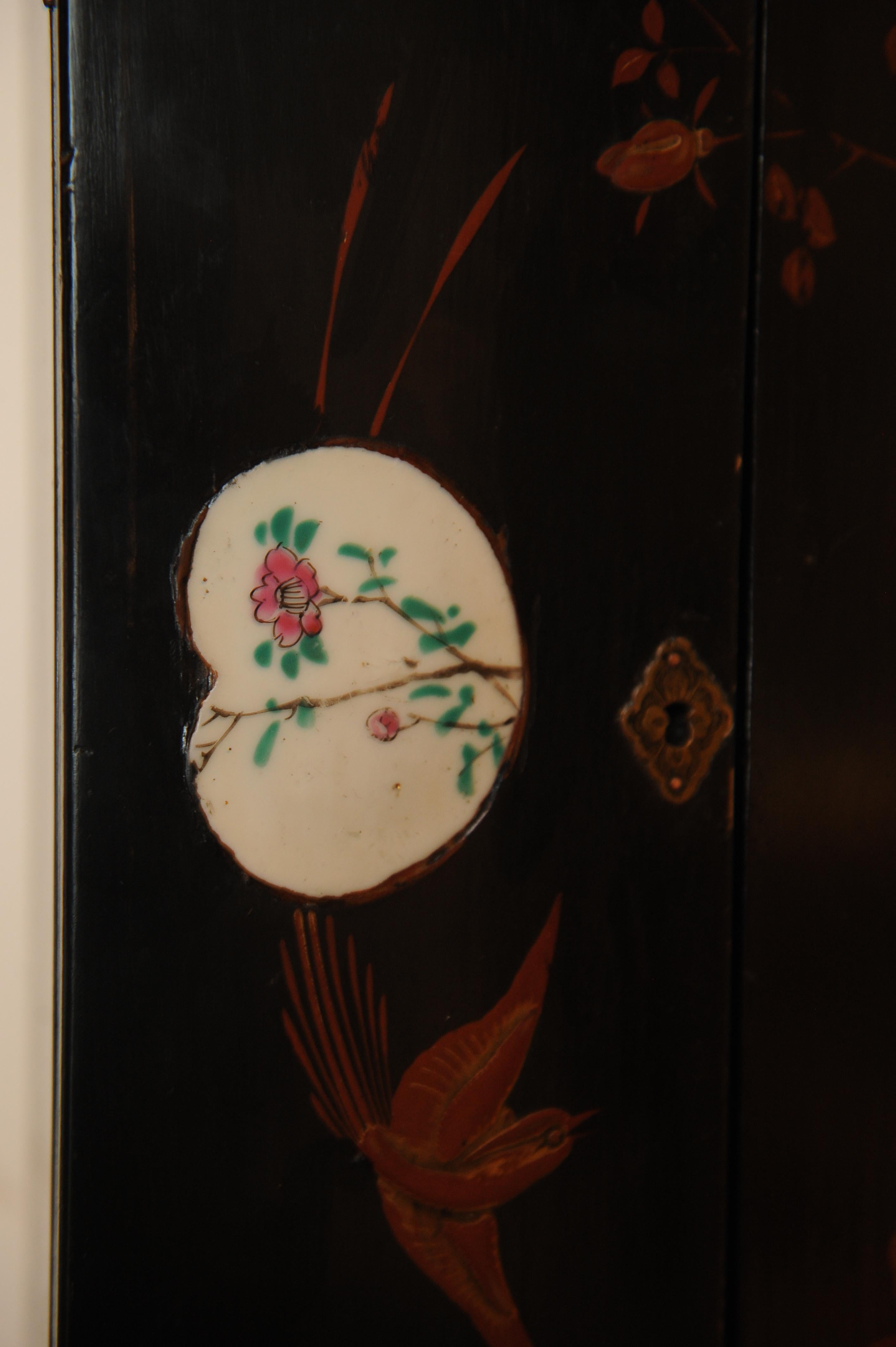 A Beautiful Victorian Japanned Writing Slope With Decorative Enamel Inlays For Sale 3