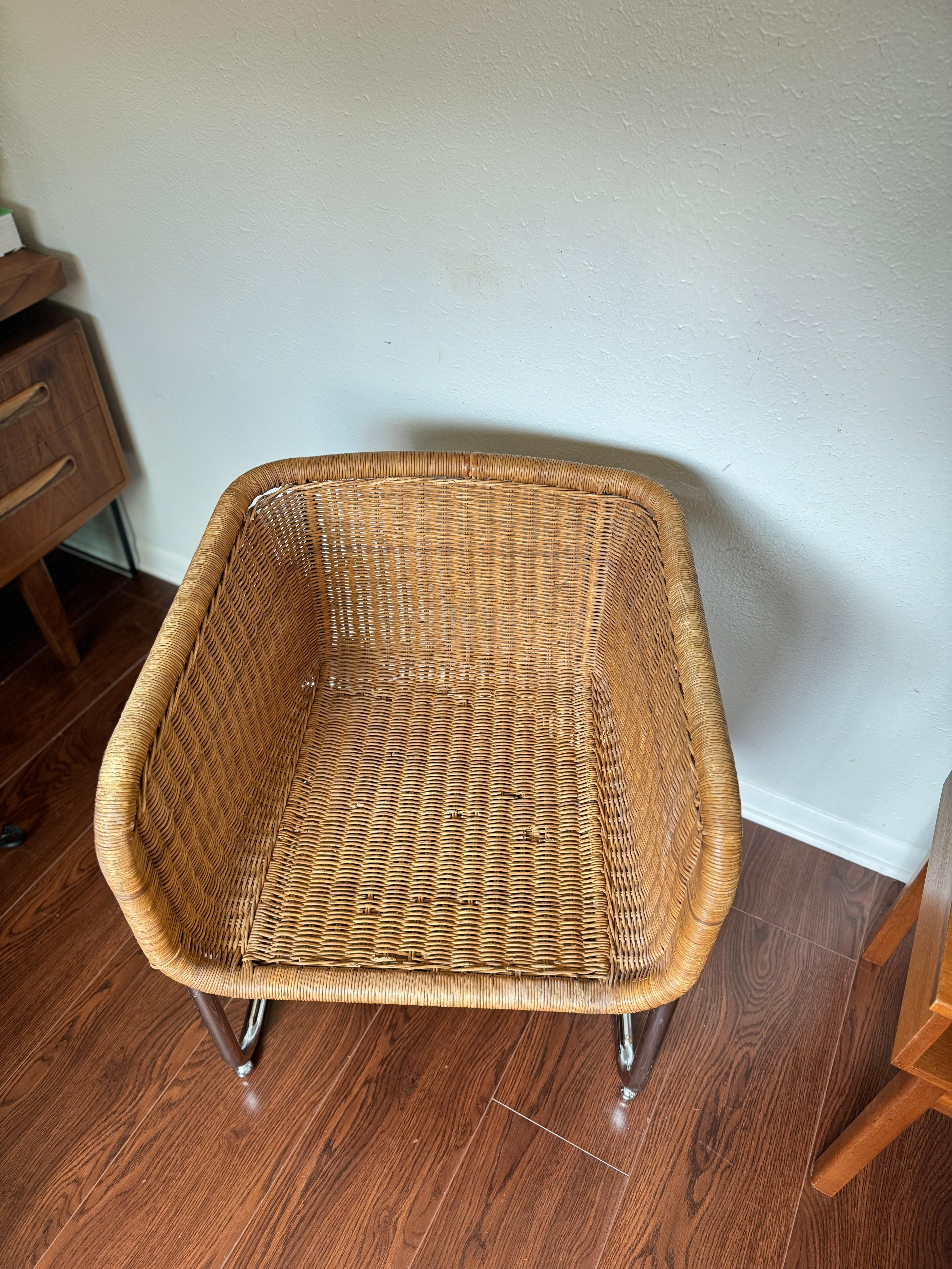 A beautiful vintage model D43 wicker and chrome cantilever chair 7