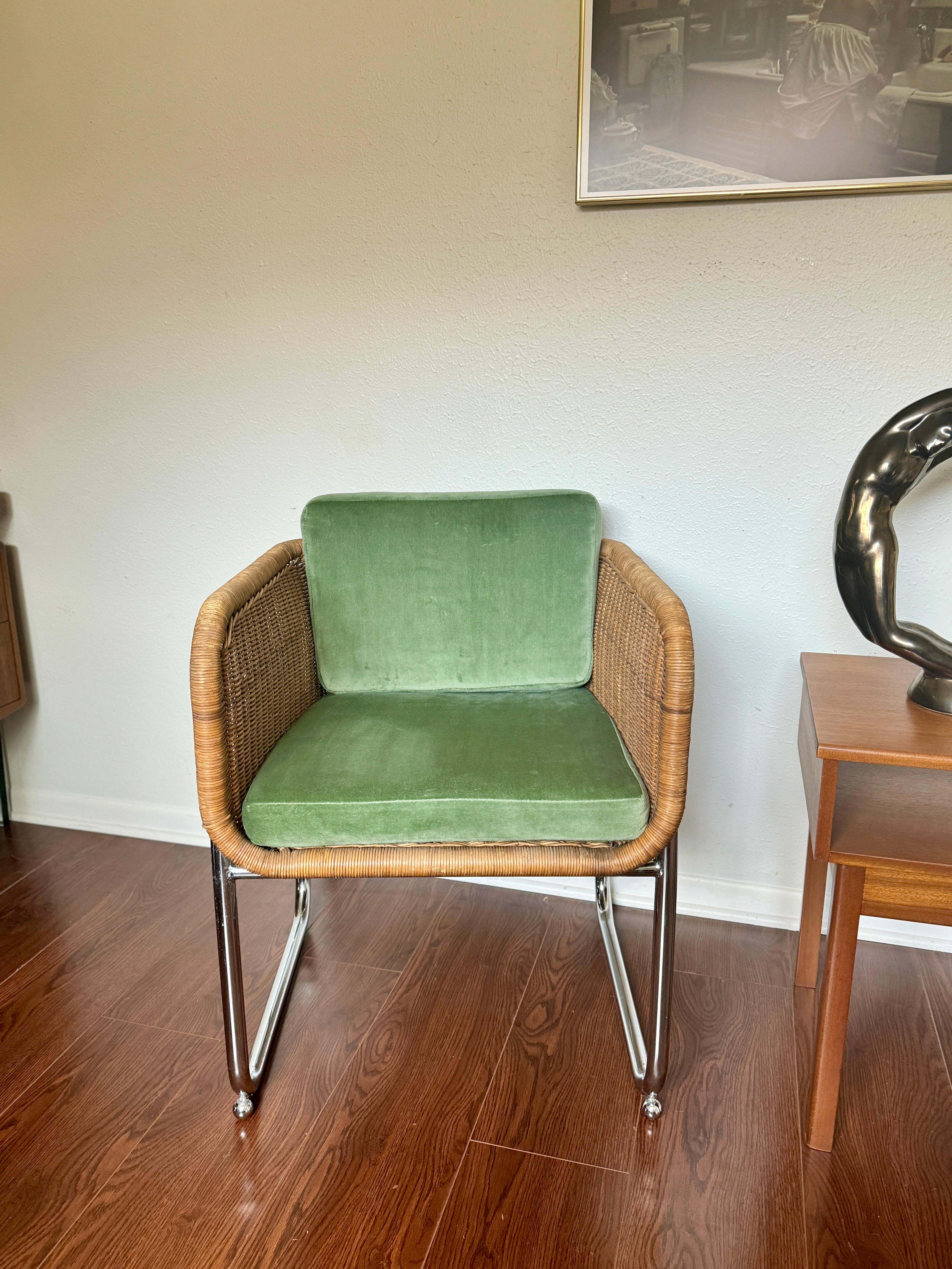 Mid-20th Century A beautiful vintage model D43 wicker and chrome cantilever chair