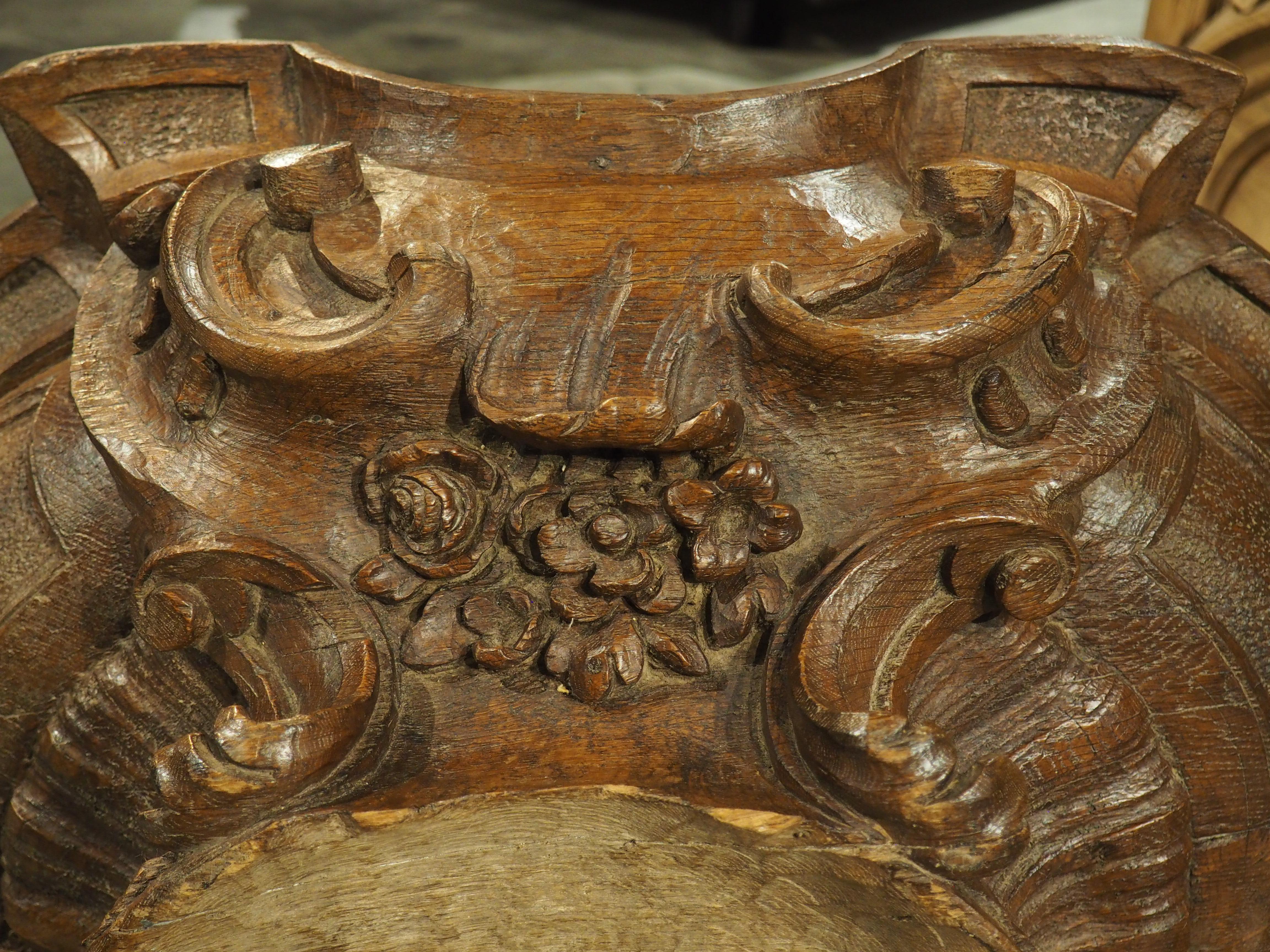 Ein wunderschön geschnitztes CIRCA 1750 Eiche Boiserie Element aus Frankreich im Angebot 10