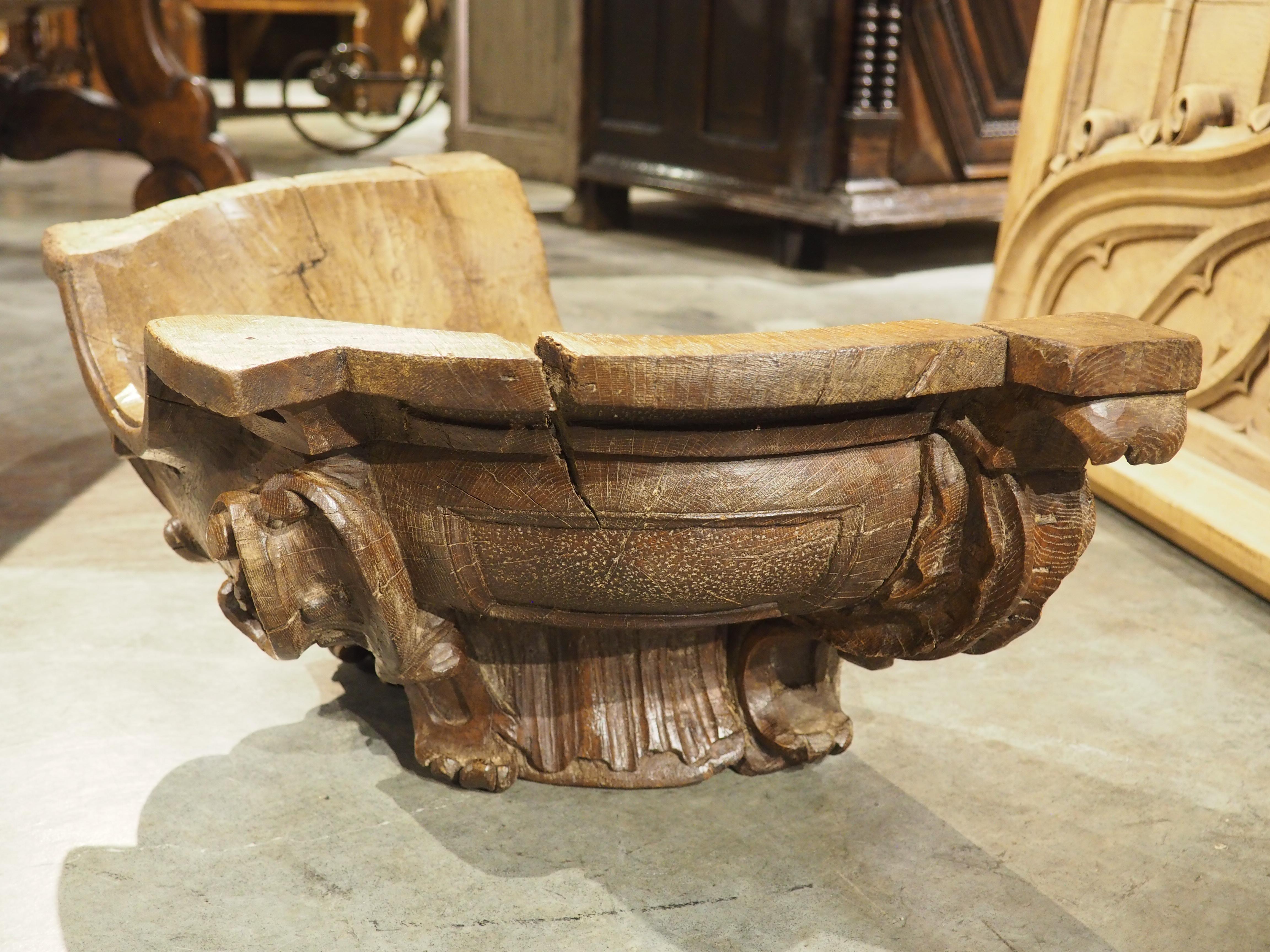 Ein wunderschön geschnitztes CIRCA 1750 Eiche Boiserie Element aus Frankreich (Holz) im Angebot
