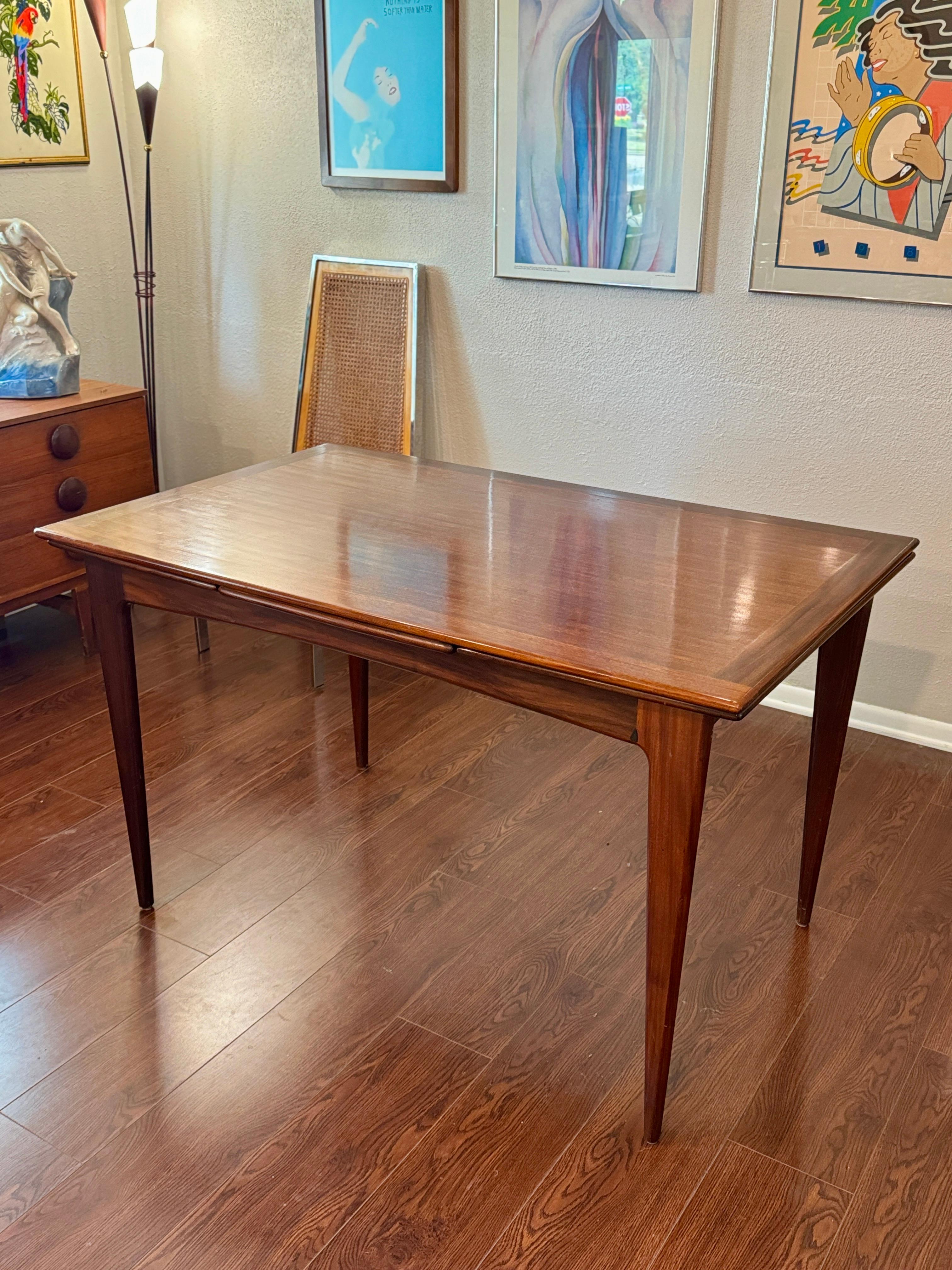 A beautifully designed extending draw leaf dining table designed by John Herbert In Good Condition In Houston, TX