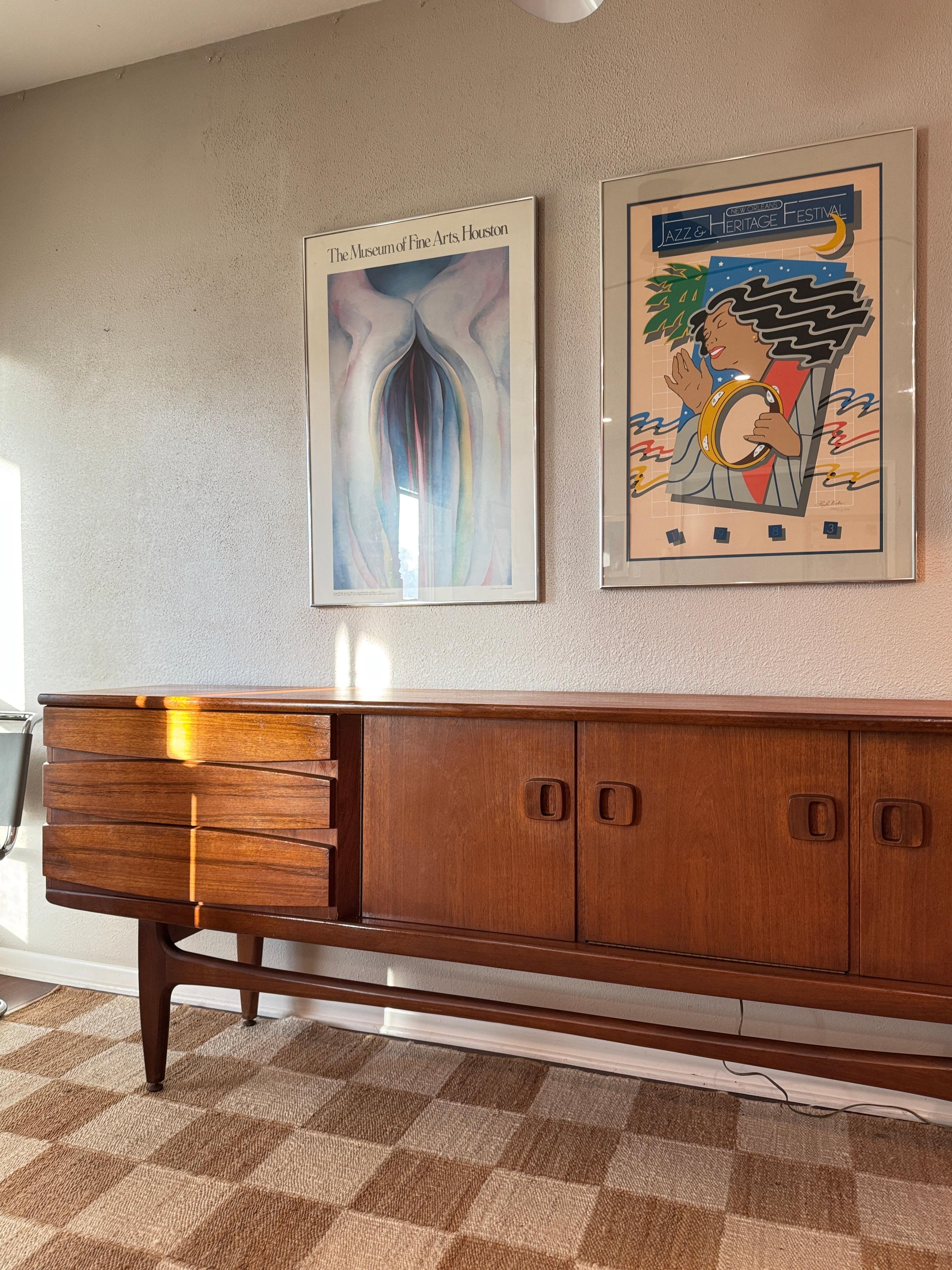 Una credenza danese in teak di grandi dimensioni e dal design accattivante, circa 1960 in vendita 8
