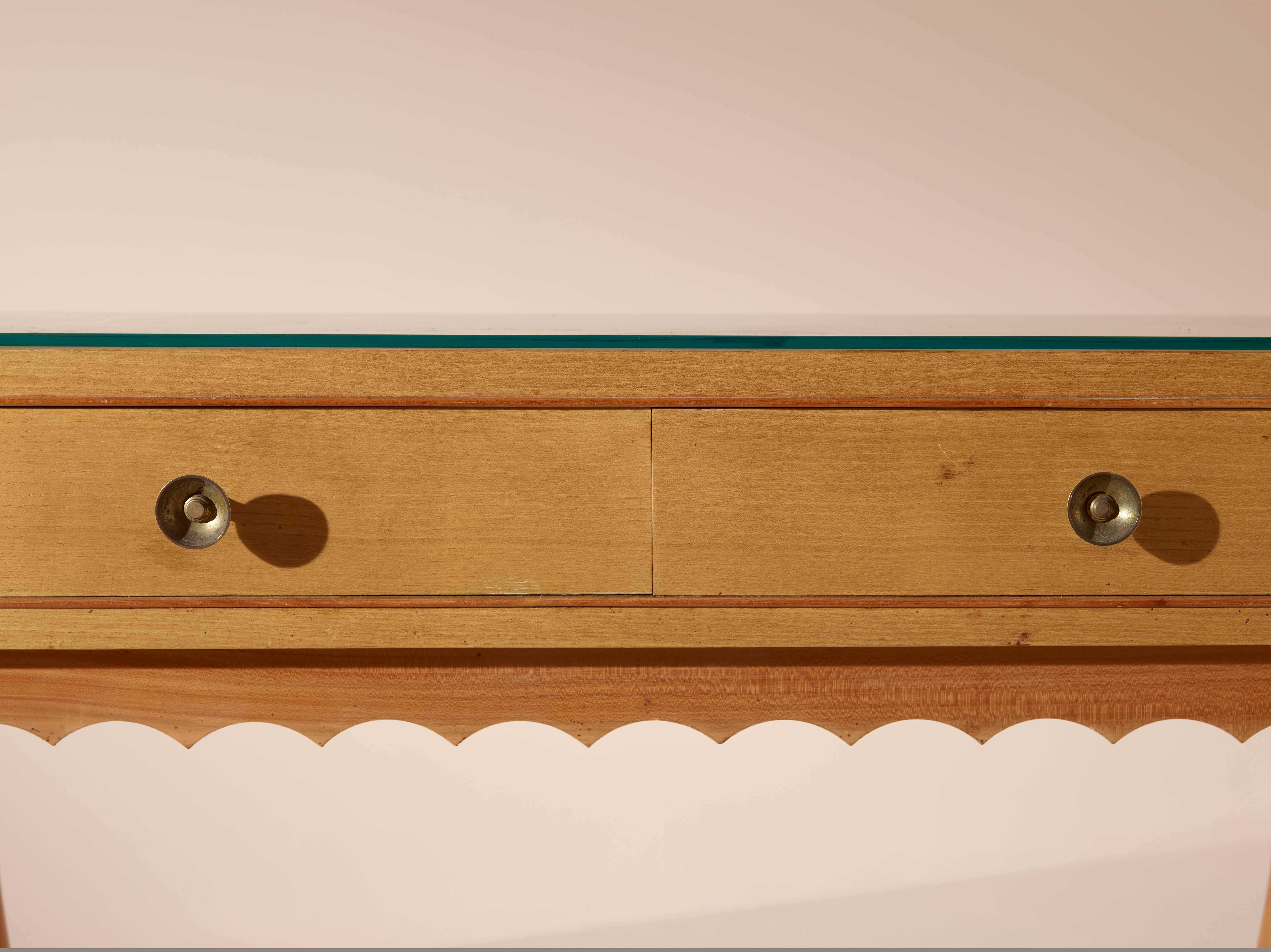 Ein Konsolentisch aus Buchenholz, hergestellt in Chiavari, Italien, 1950er Jahre (Mitte des 20. Jahrhunderts)