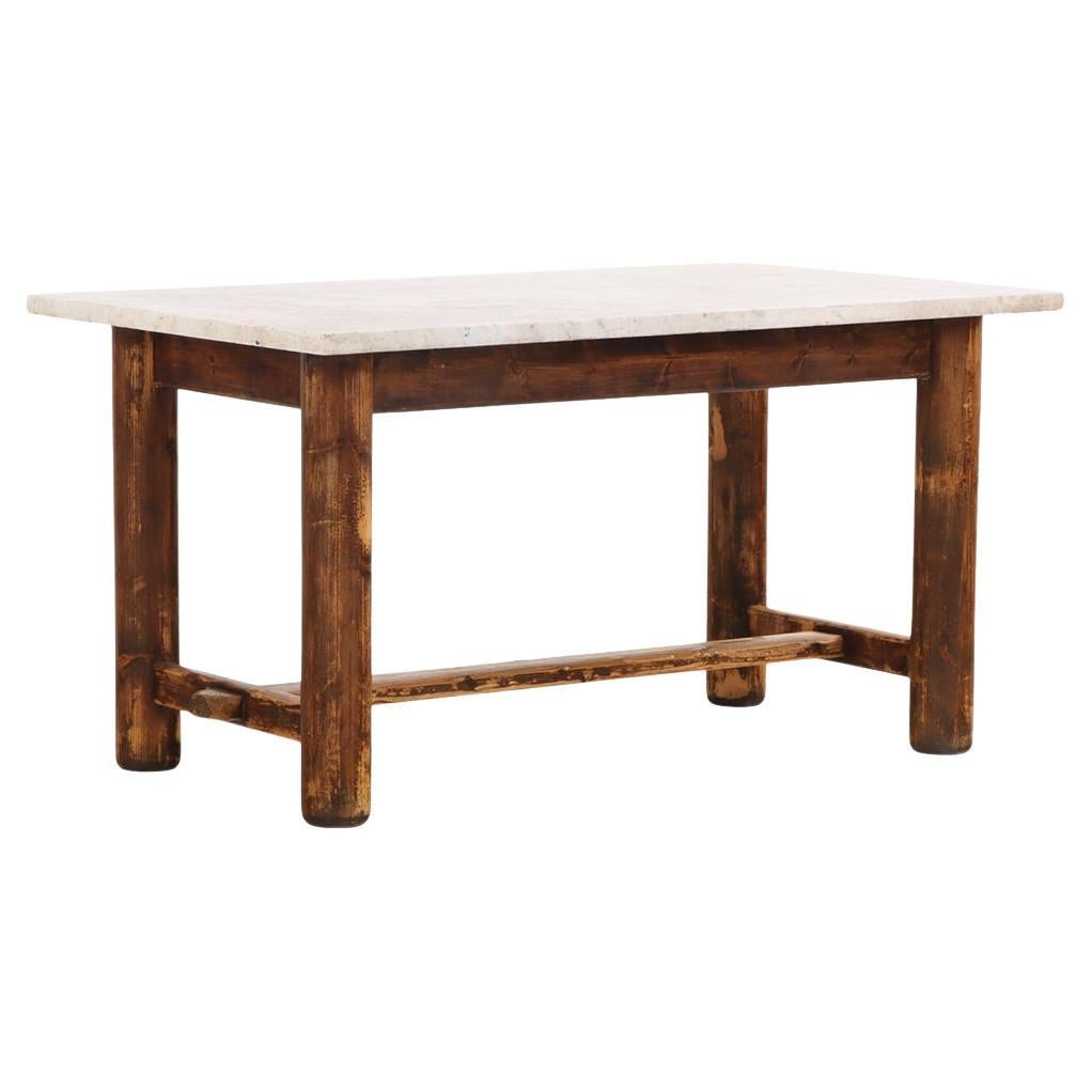Mesa de pino belga con tablero de mármol blanco, c. 1900. en venta