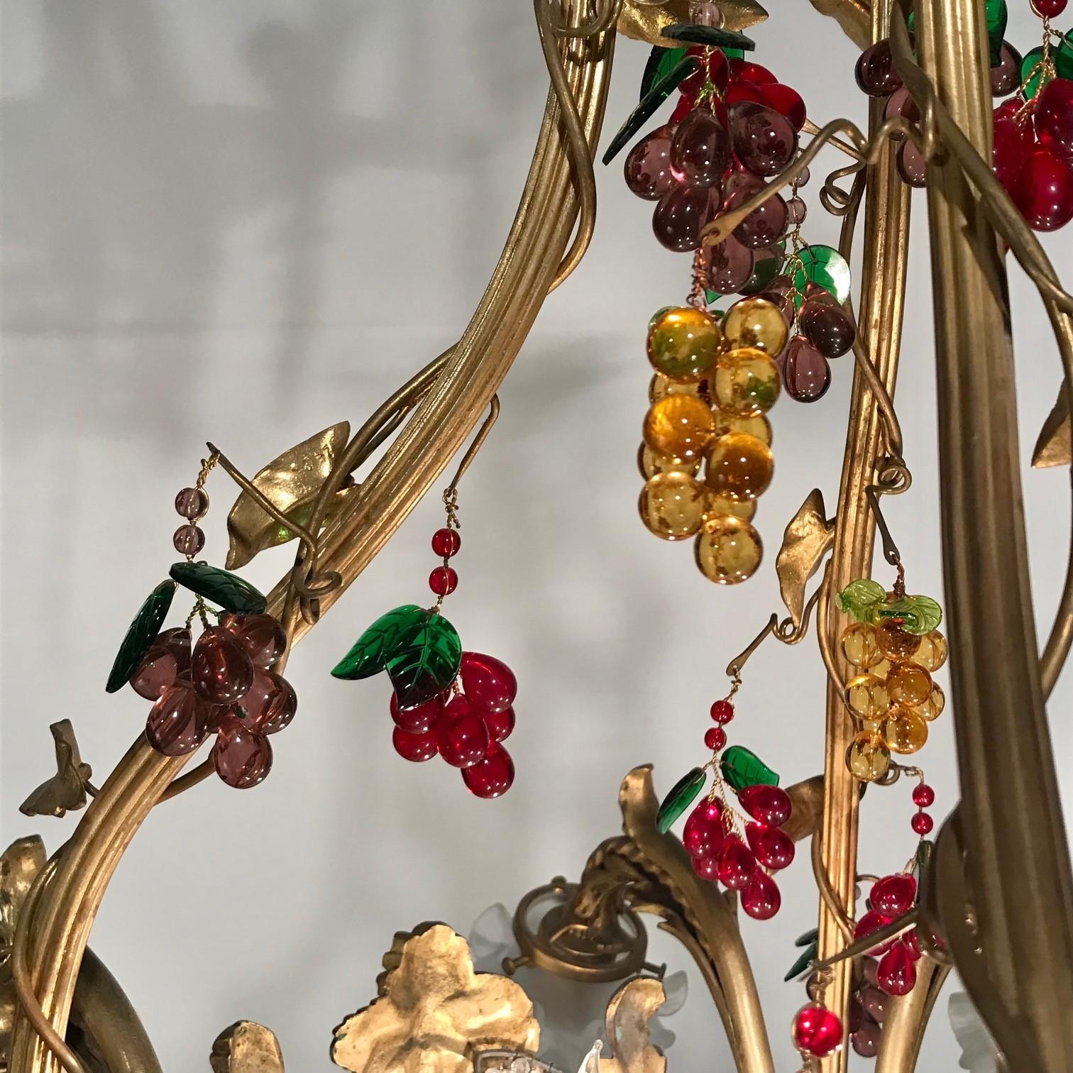 Lustre à huit bras de la Belle Époque modelé avec des masques de dionysis/bacchus en vente 3