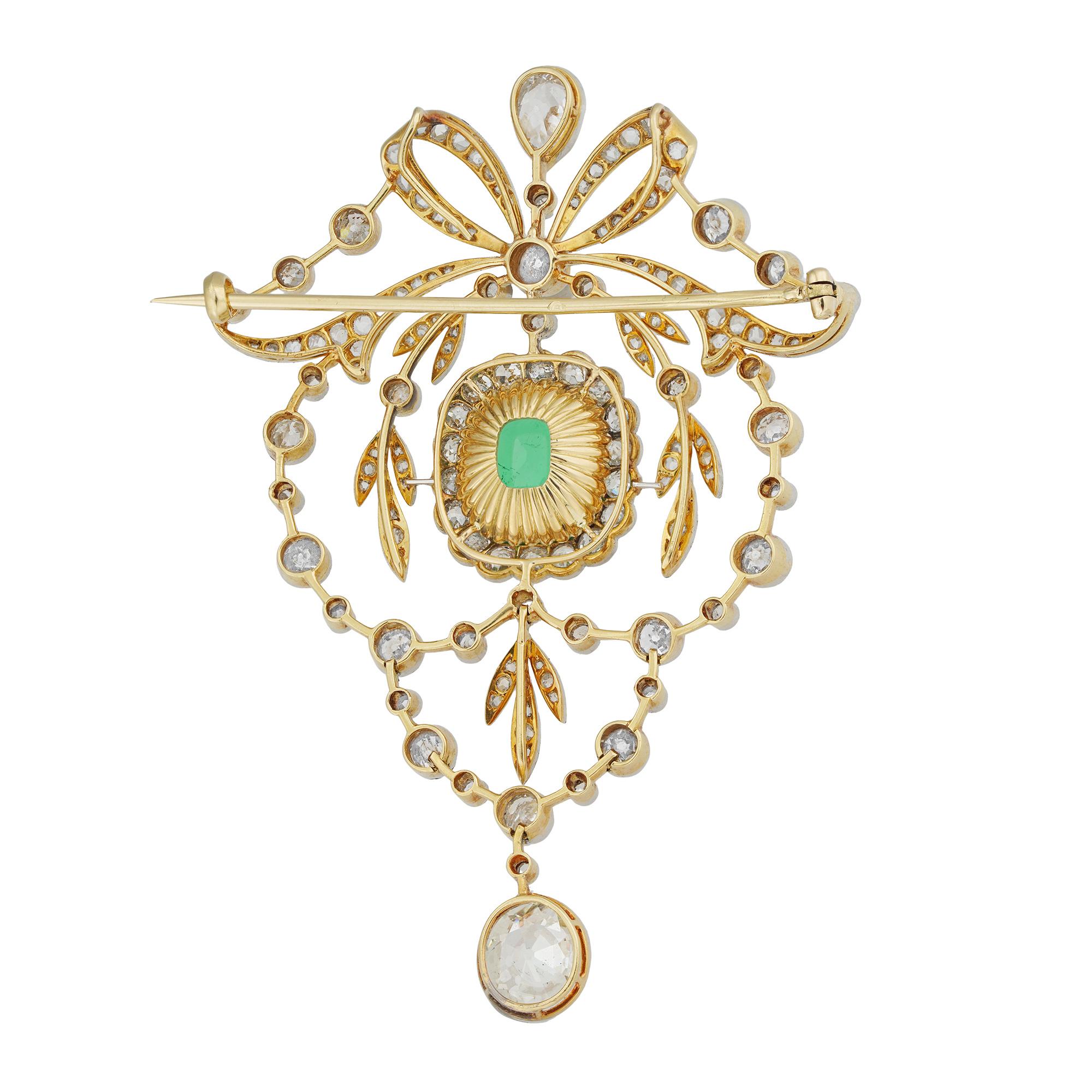 Old Mine Cut A Belle Époque emerald and diamond garland brooch For Sale