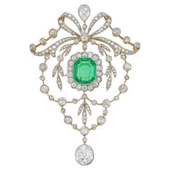 Belle-Époque-Brosche mit Smaragd und Diamantgirlande