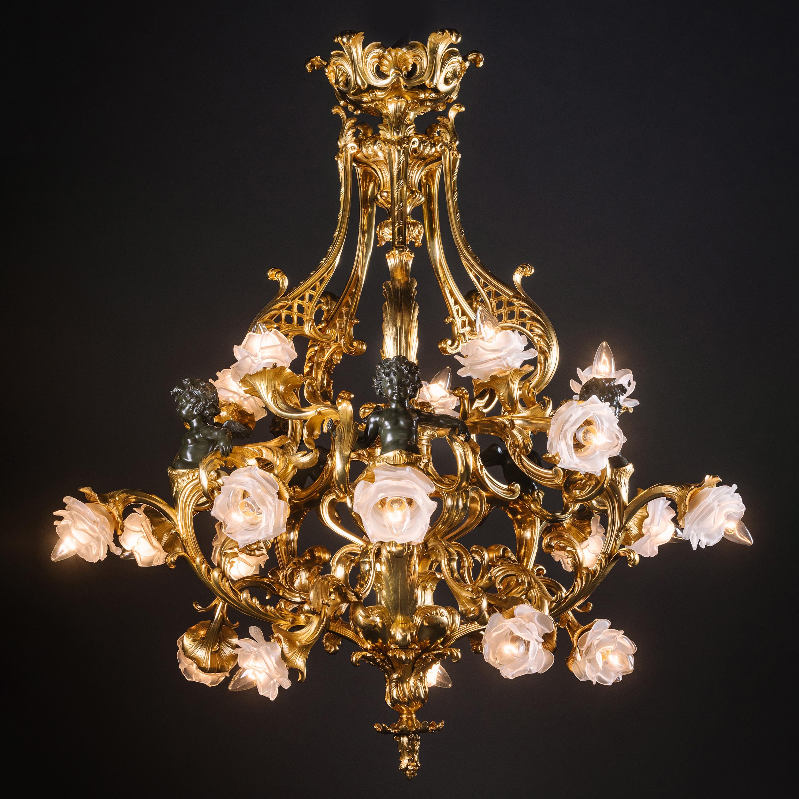 Belle Epoque Gilt and Patinated Bronze Twenty-One Light Chandelier In Good Condition For Sale In Brighton, West Sussex