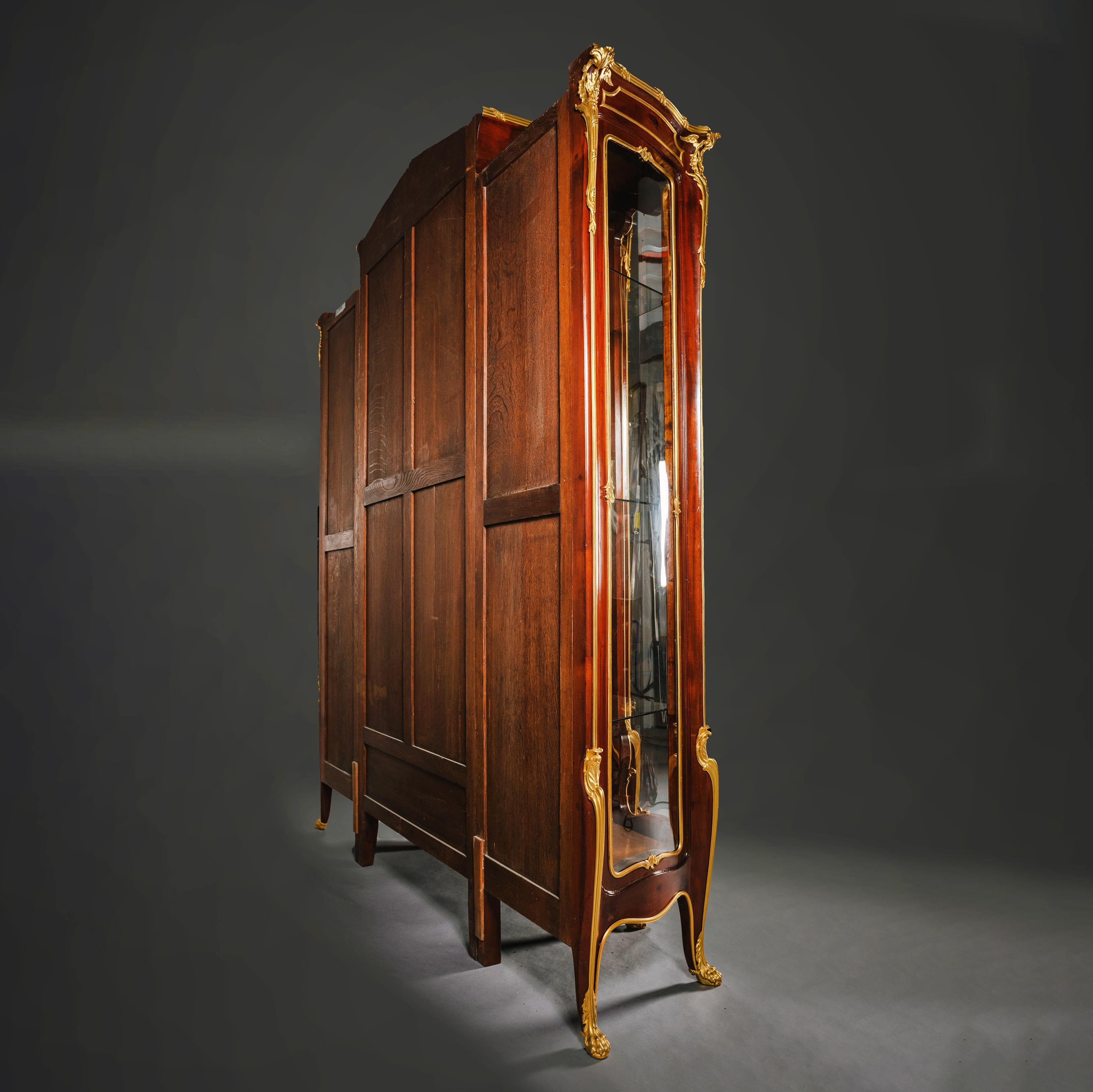 Vitrine en acajou montée sur vermeil de la Belle Epoque par François Linke en vente 3