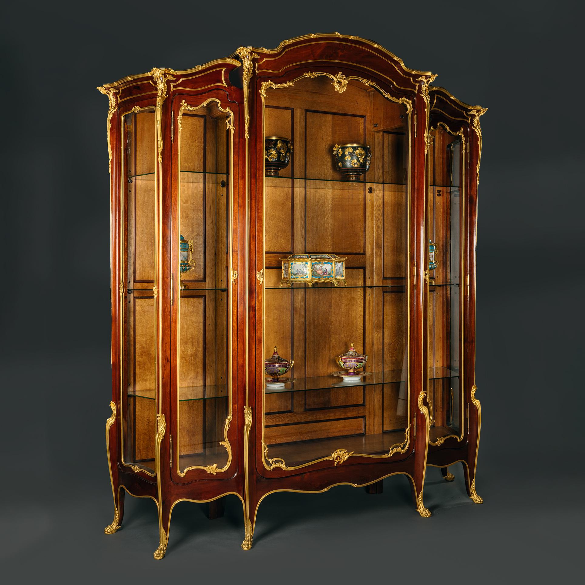 Louis XV Vitrine en acajou montée sur vermeil de la Belle Epoque par François Linke en vente