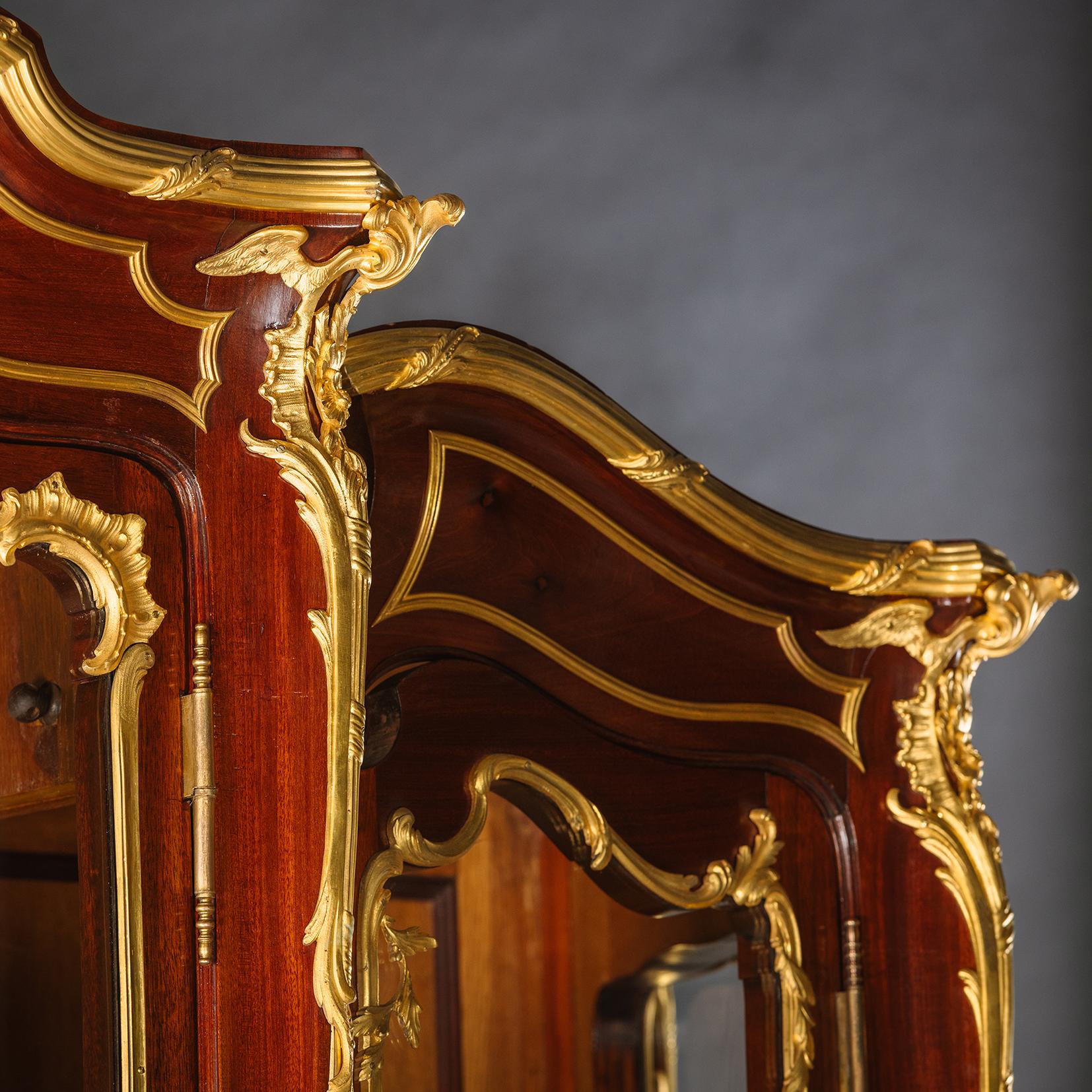Français Vitrine en acajou montée sur vermeil de la Belle Epoque par François Linke en vente