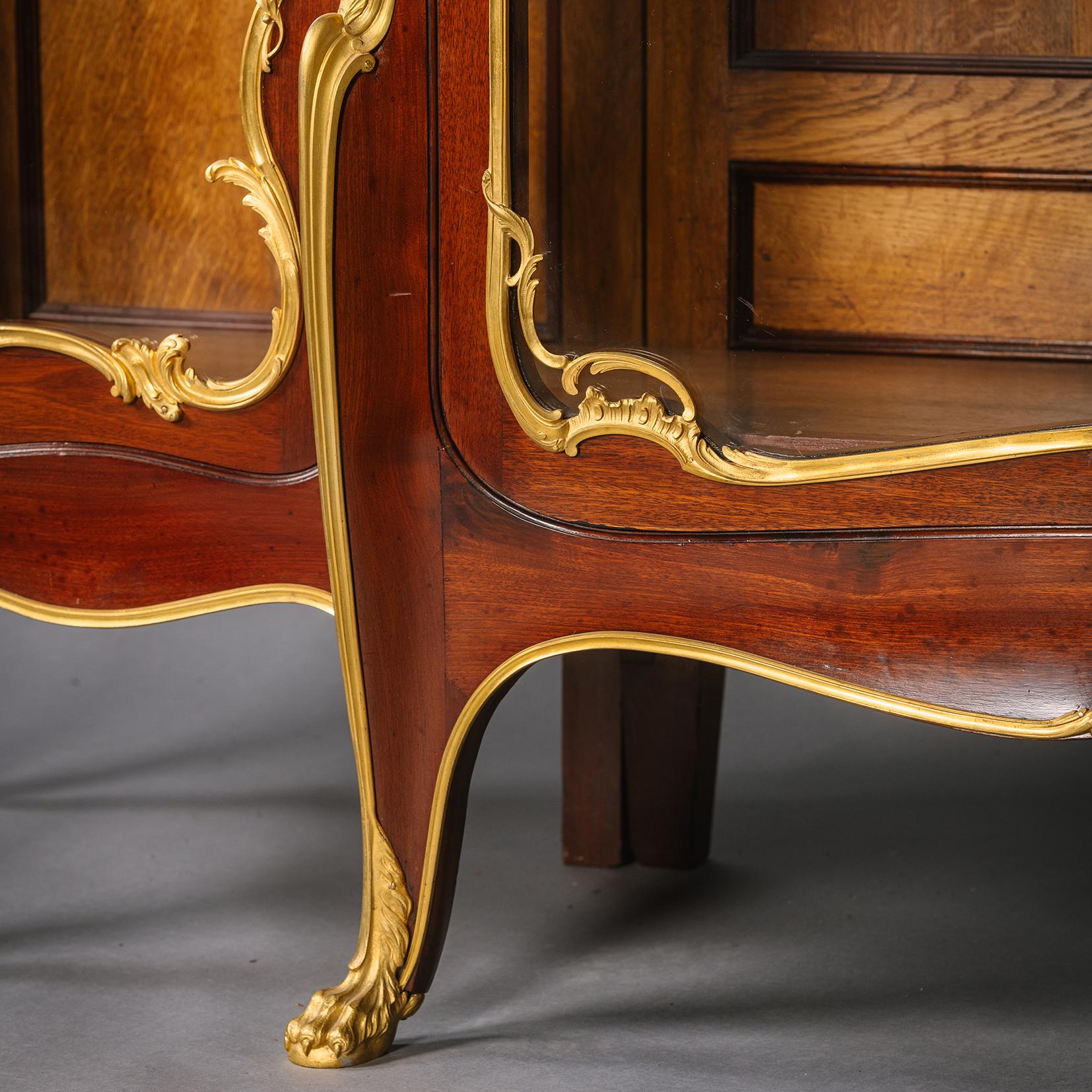 Vitrine en acajou montée sur vermeil de la Belle Epoque par François Linke en vente 2