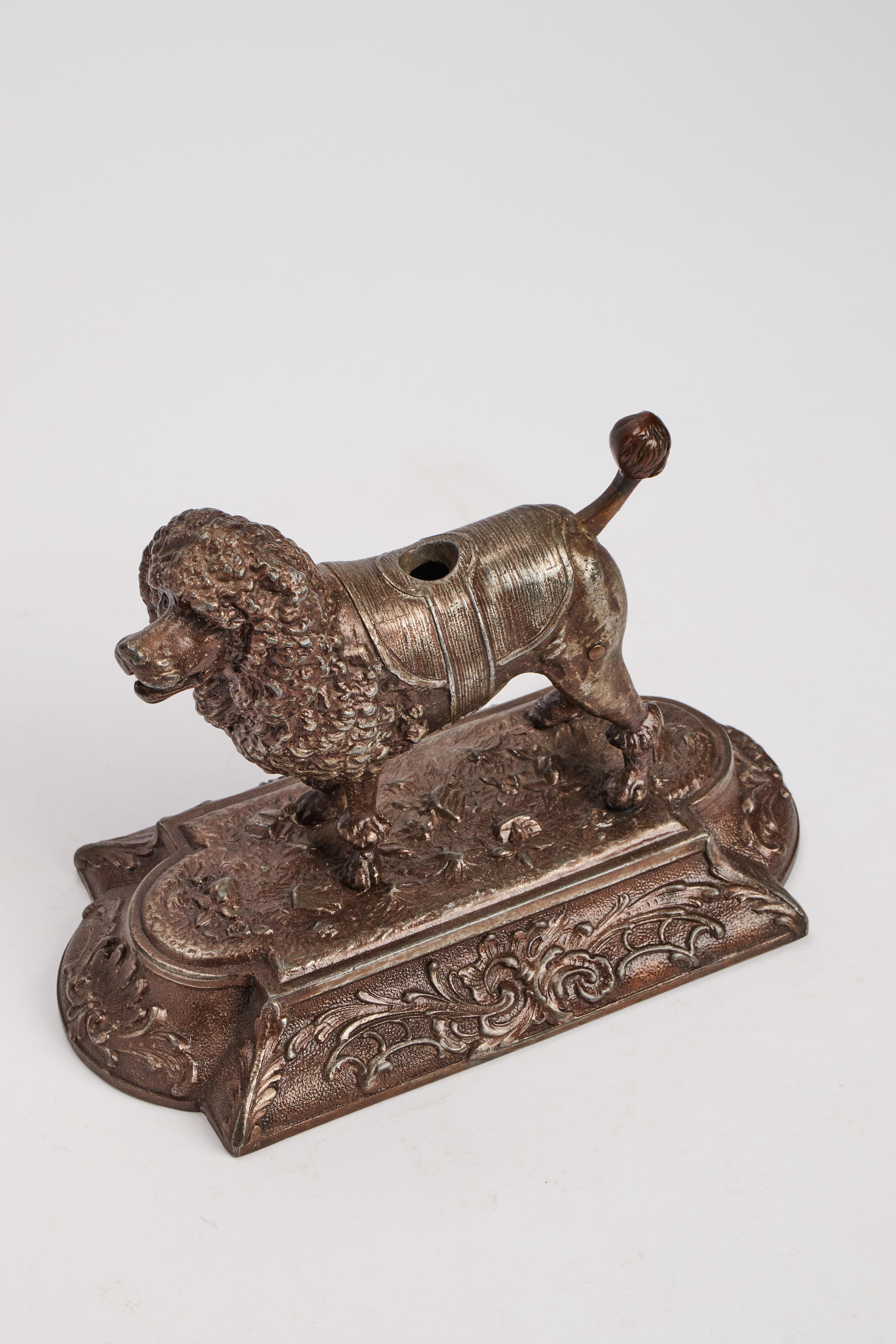 A bench cigar cutter depicting a poodle dog, Austria 1890.  In Good Condition For Sale In Milan, IT