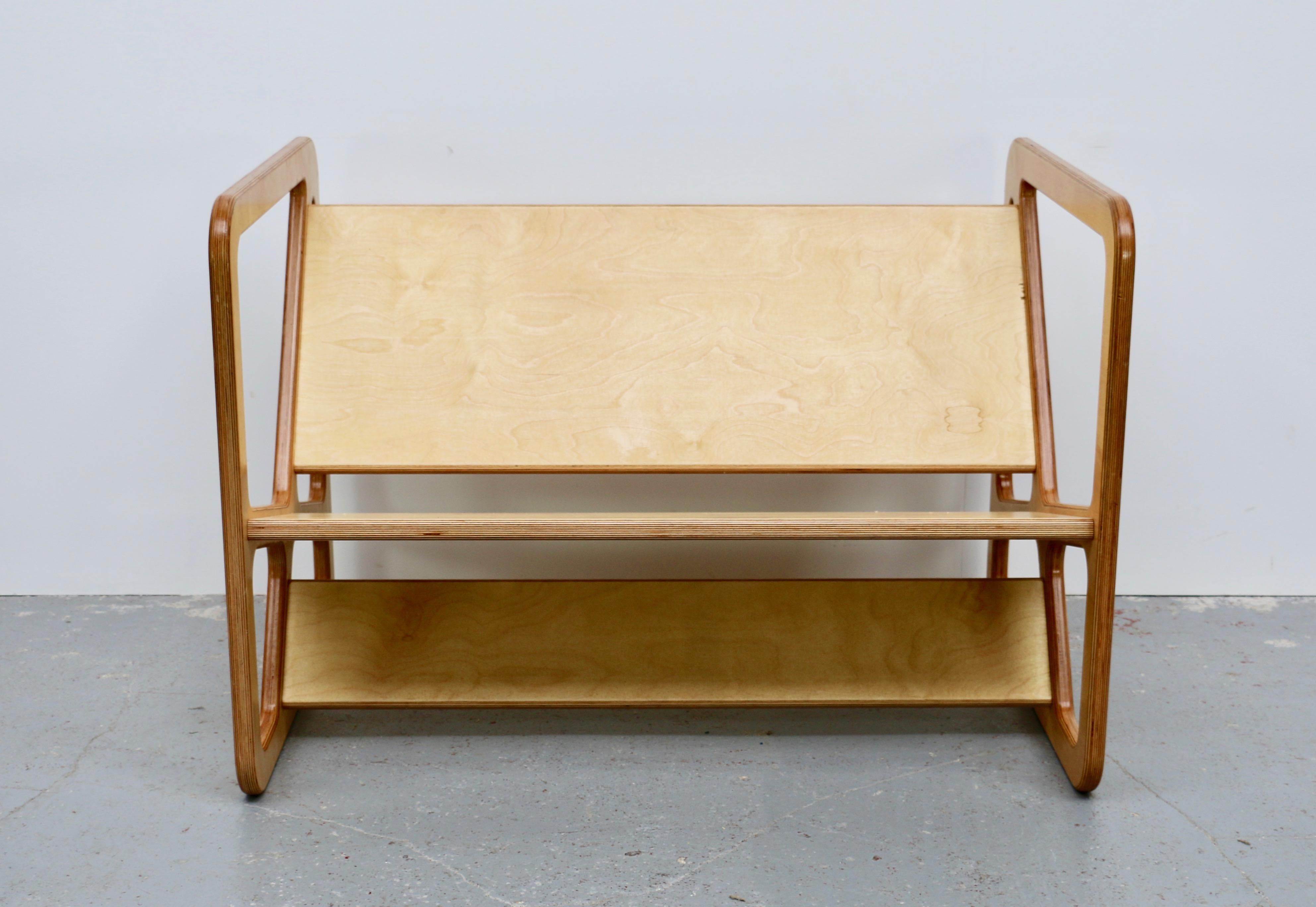 This bench has a very special design, it's beautiful on each side and very confortable.