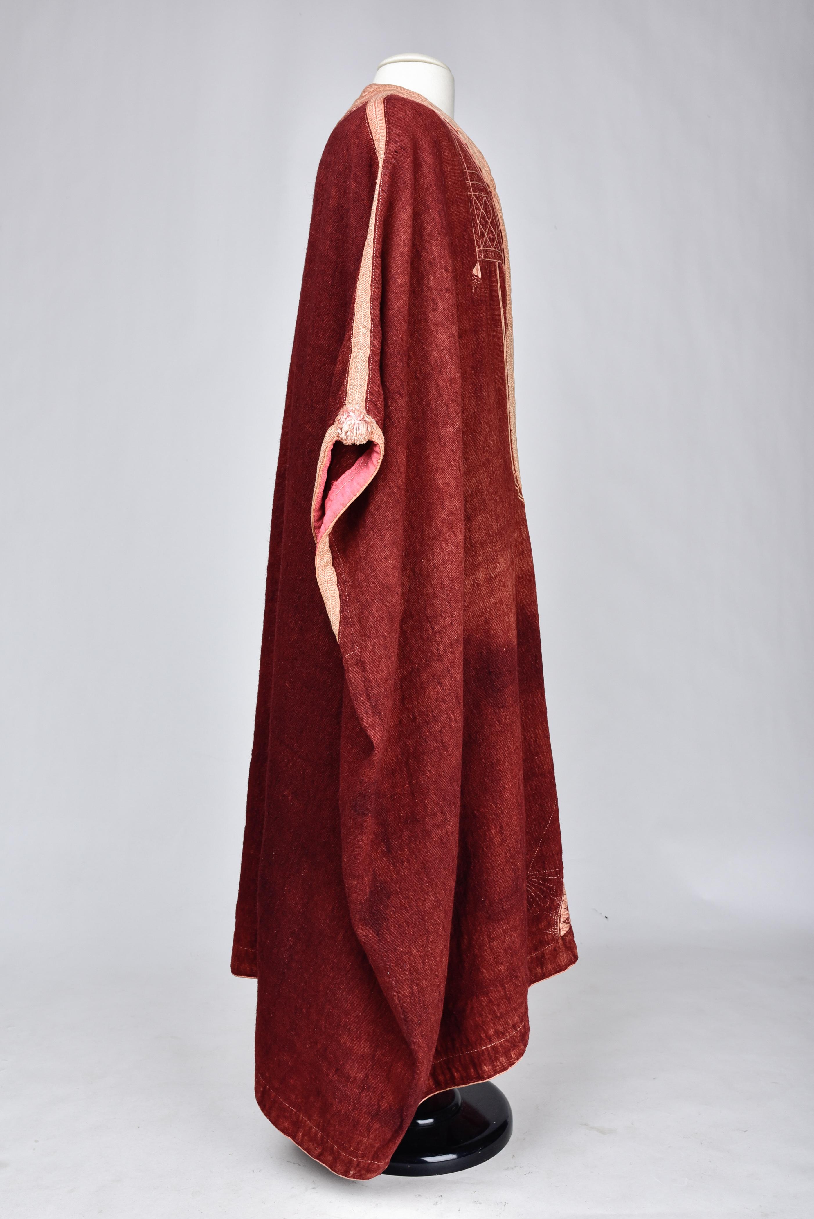 A Berber Djellaba in Dyed Cochineal Embroidered Wool - North Africa Circa 1900 For Sale 7