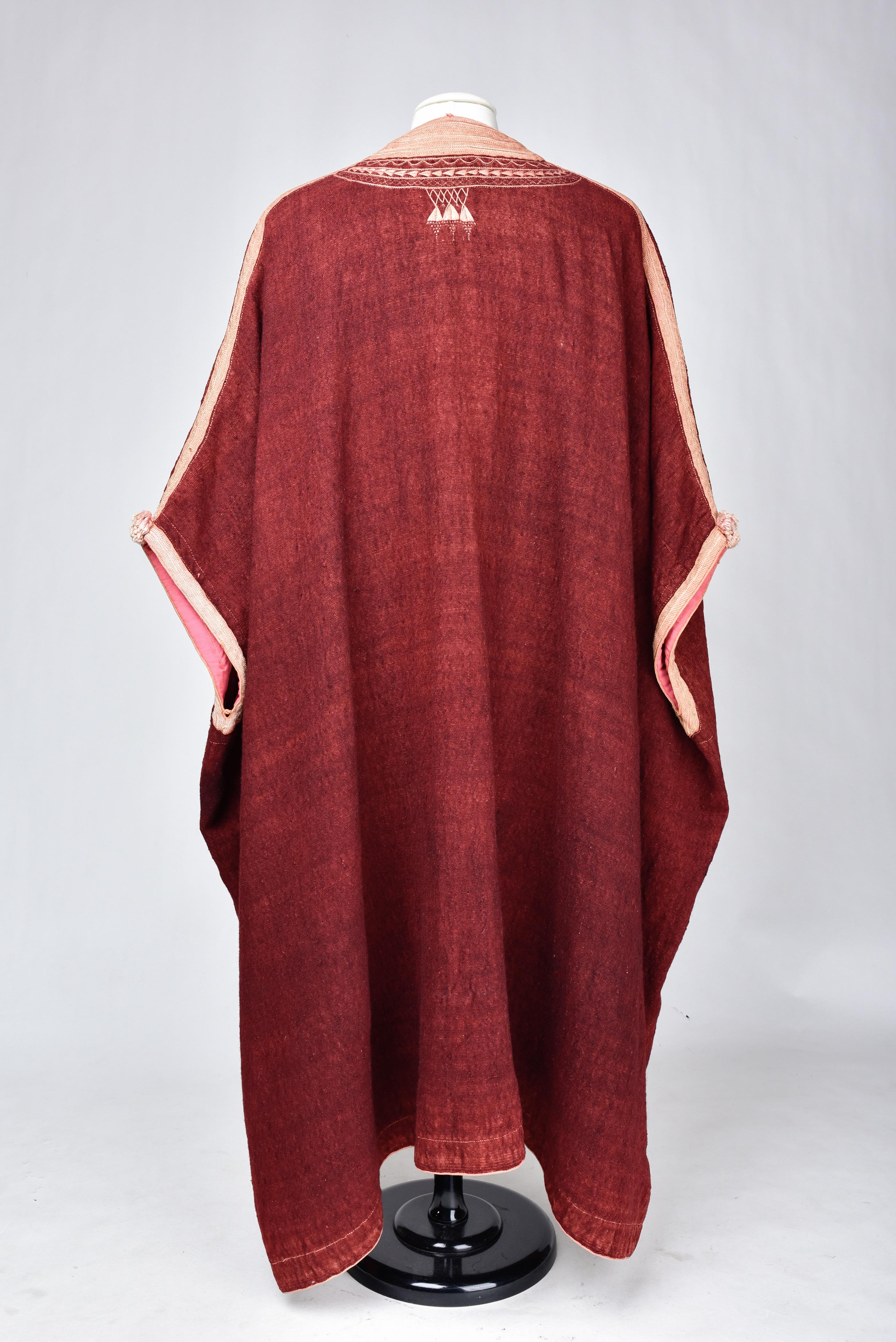 A Berber Djellaba in Dyed Cochineal Embroidered Wool - North Africa Circa 1900 For Sale 8