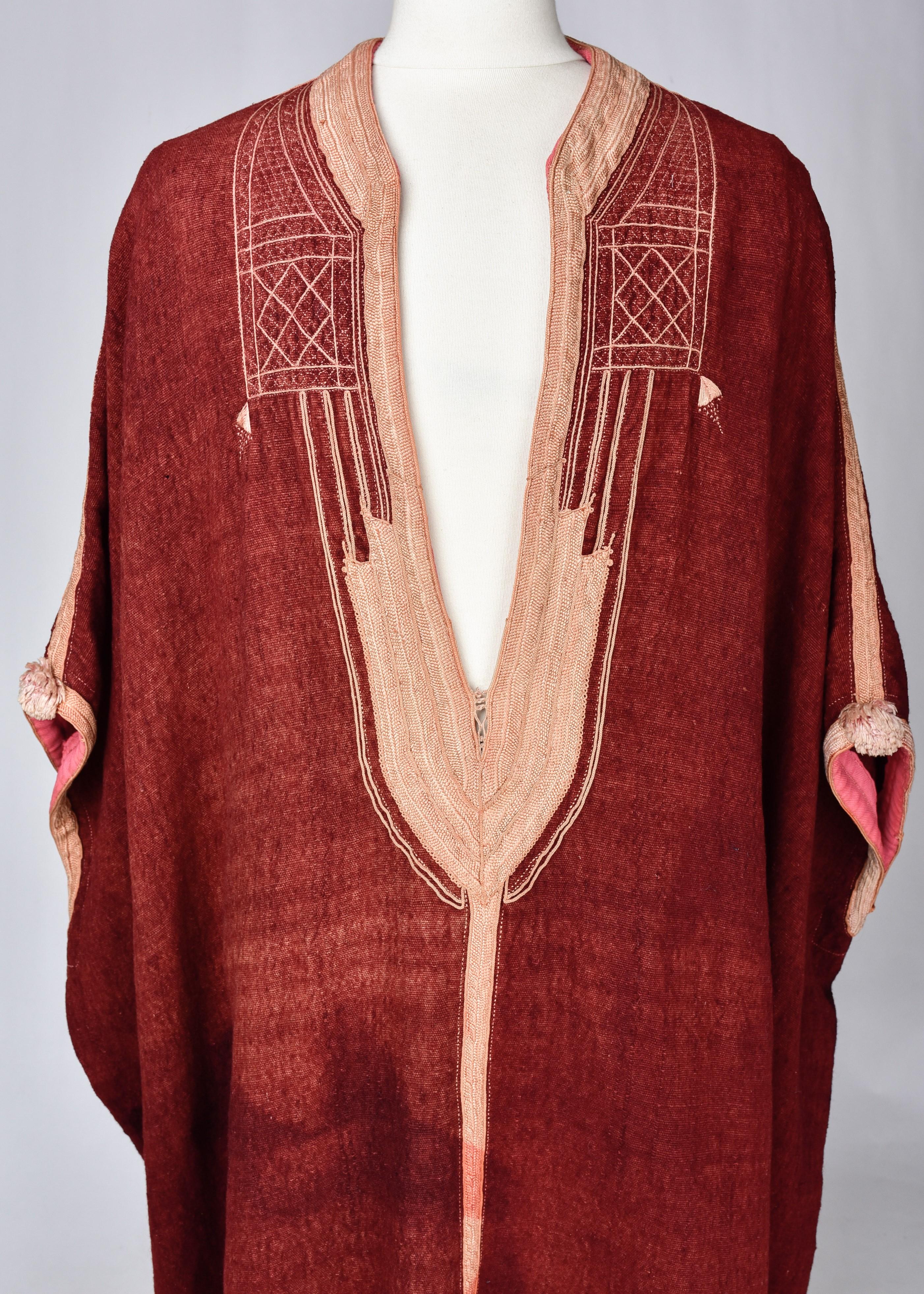 A Berber Djellaba in Dyed Cochineal Embroidered Wool - North Africa Circa 1900 For Sale 1