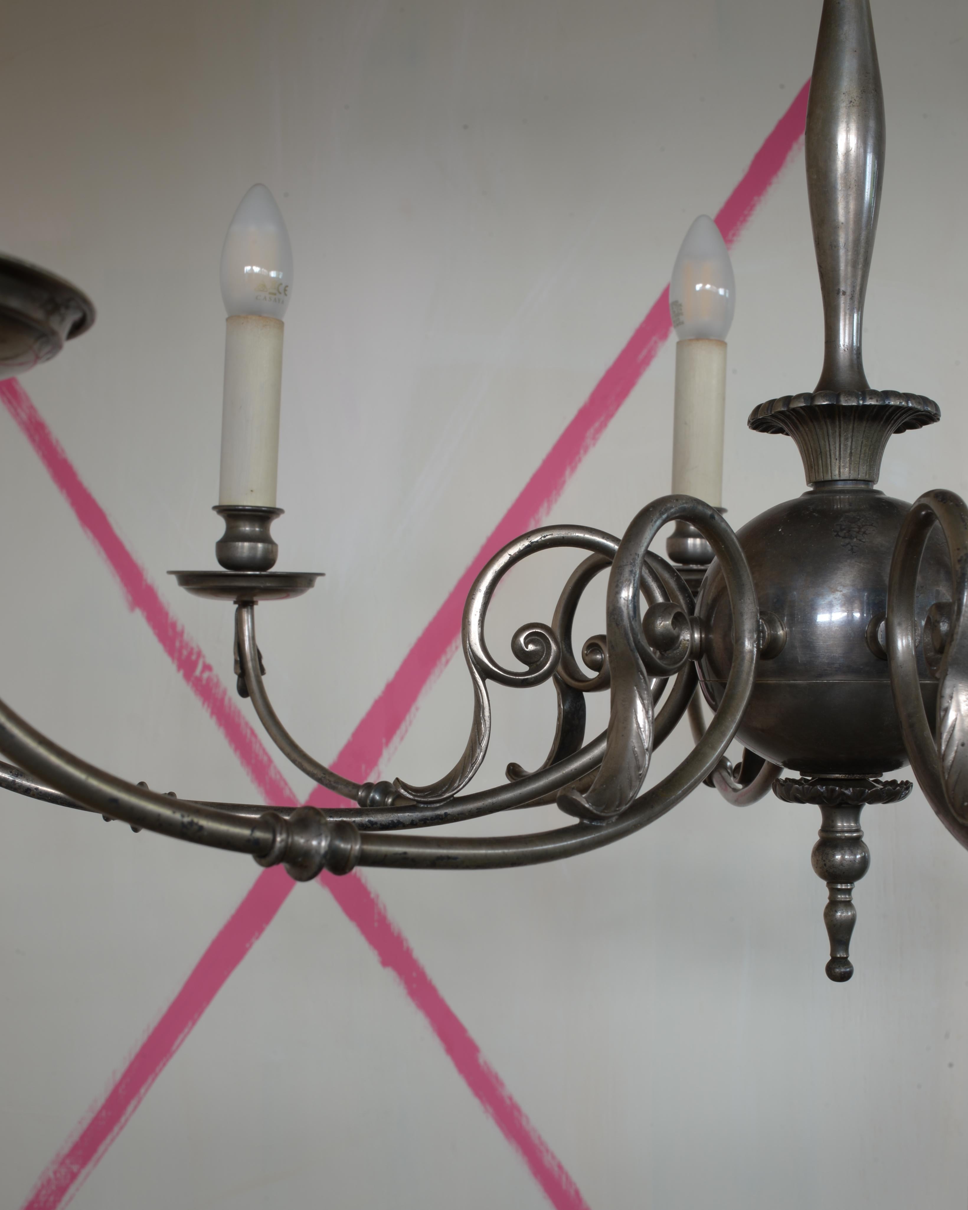Inizio XX secolo A Berlin Deko Eight Light Chandelier Made of a Silver Toned Alloy in vendita
