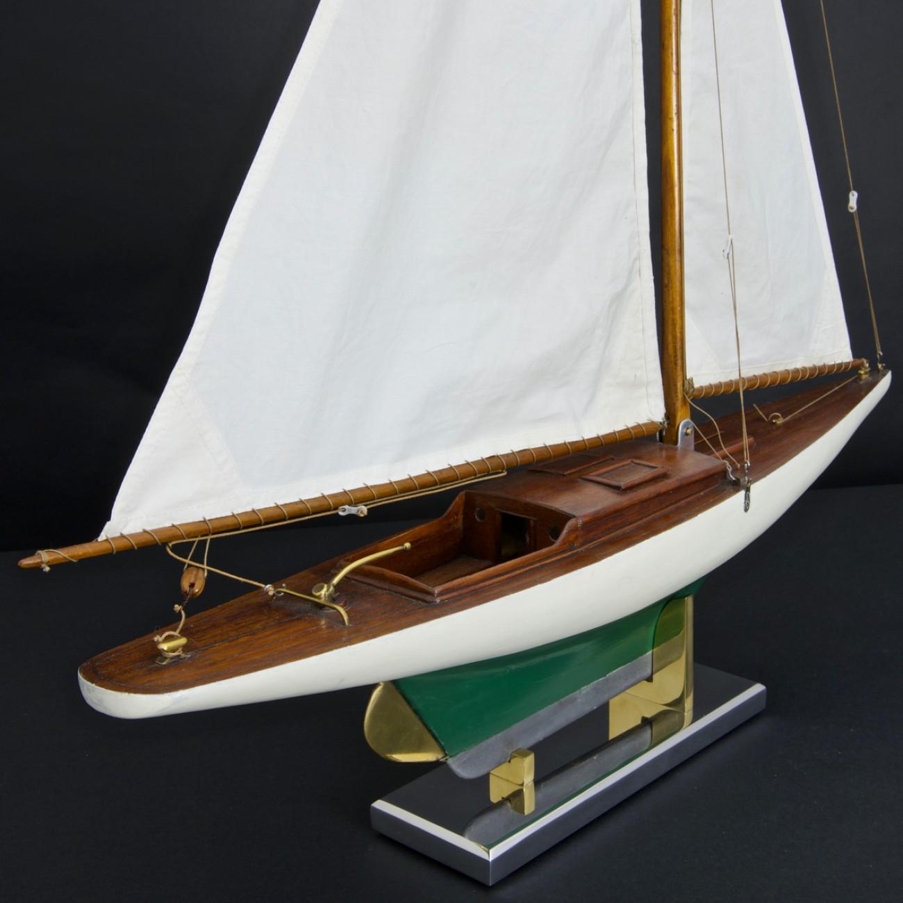 Bermudian Rigged Pond Yacht, circa 1930 In Good Condition In London, GB