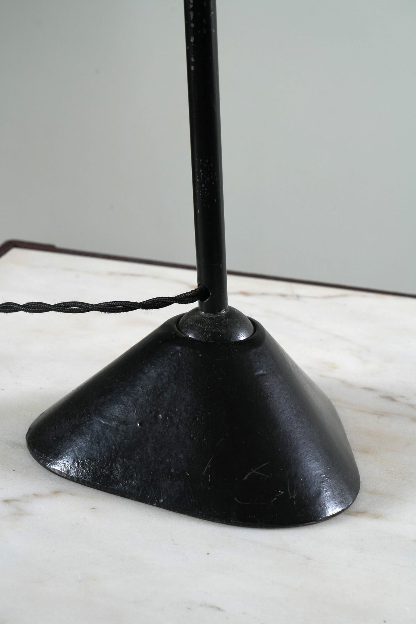 Acciaio Una lampada da tavolo Bernard-Albin Gras 205 in vendita